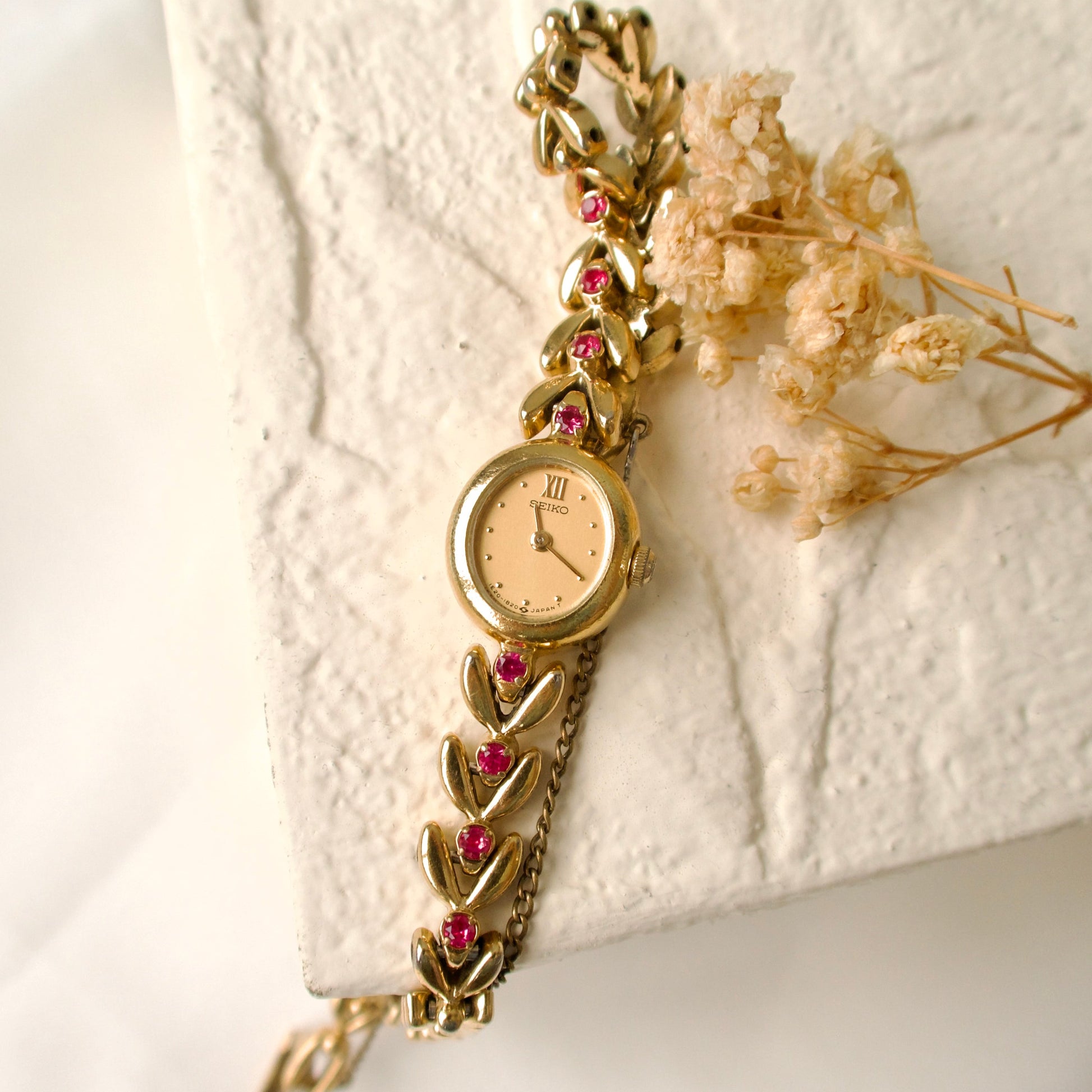 S. Gold Oval Dial with Pink Jewels Gold Chain Watch