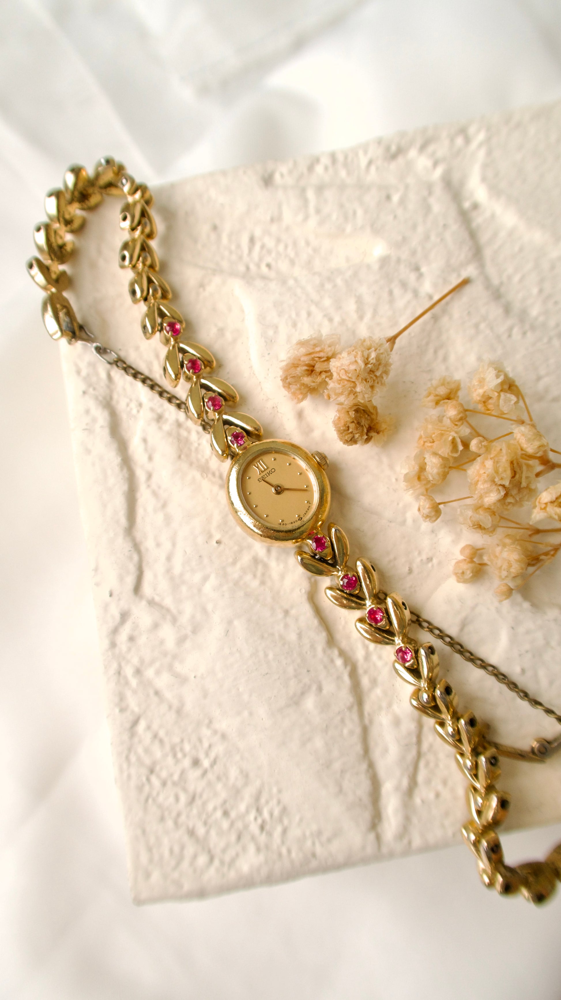 S. Gold Oval Dial with Pink Jewels Gold Chain Watch