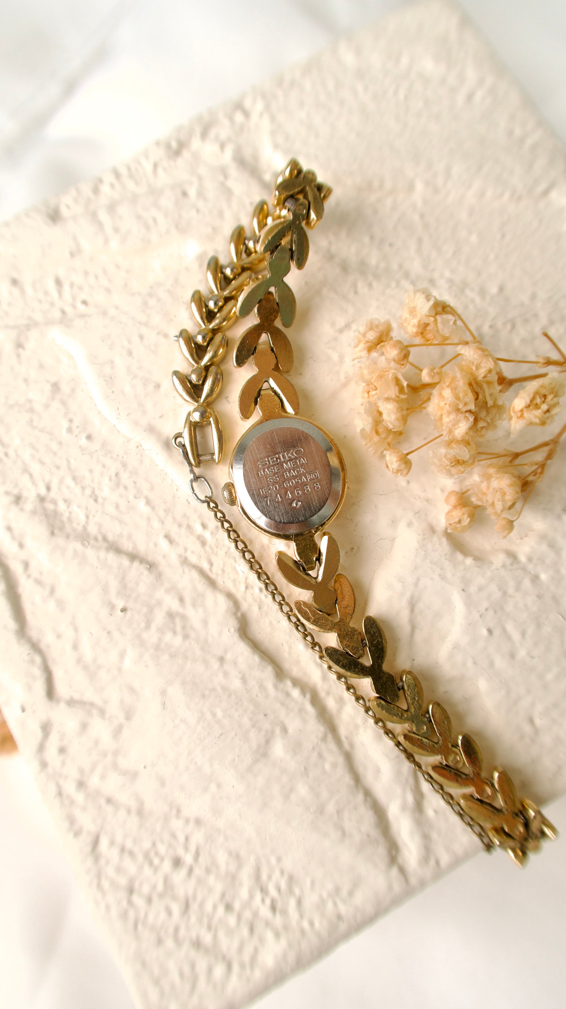 S. Gold Oval Dial with Pink Jewels Gold Chain Watch