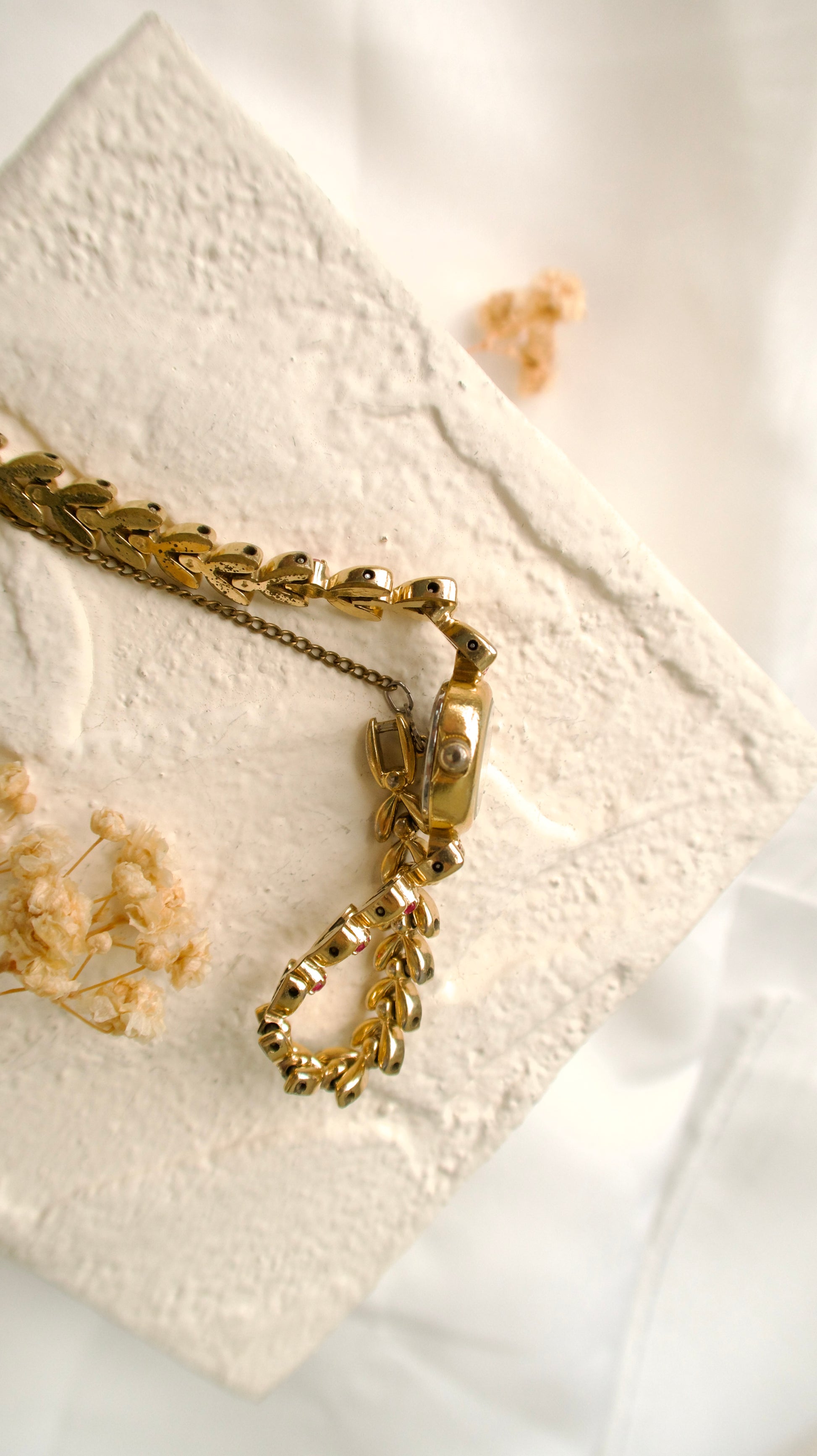 S. Gold Oval Dial with Pink Jewels Gold Chain Watch