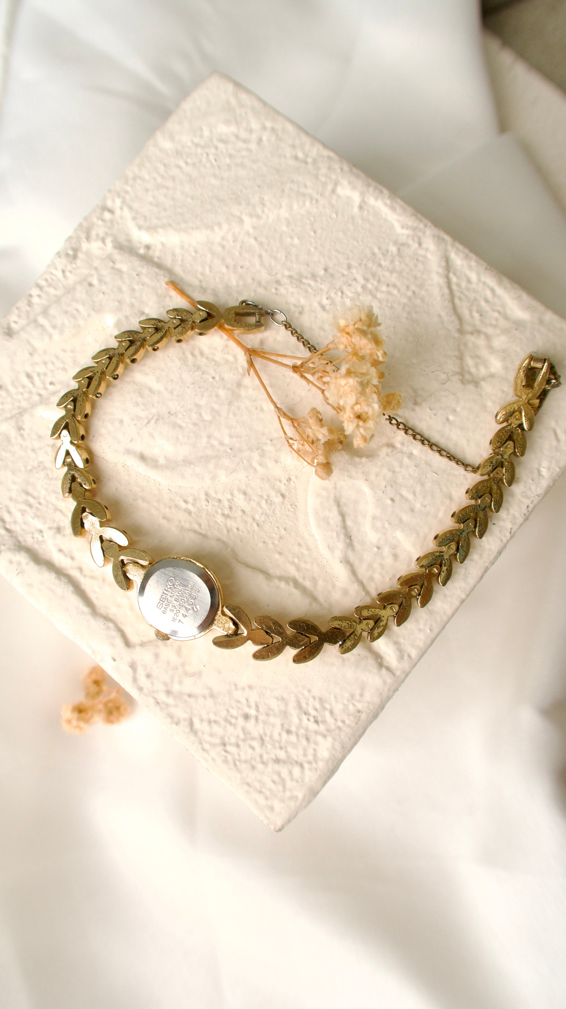 S. Gold Oval Dial with Pink Jewels Gold Chain Watch