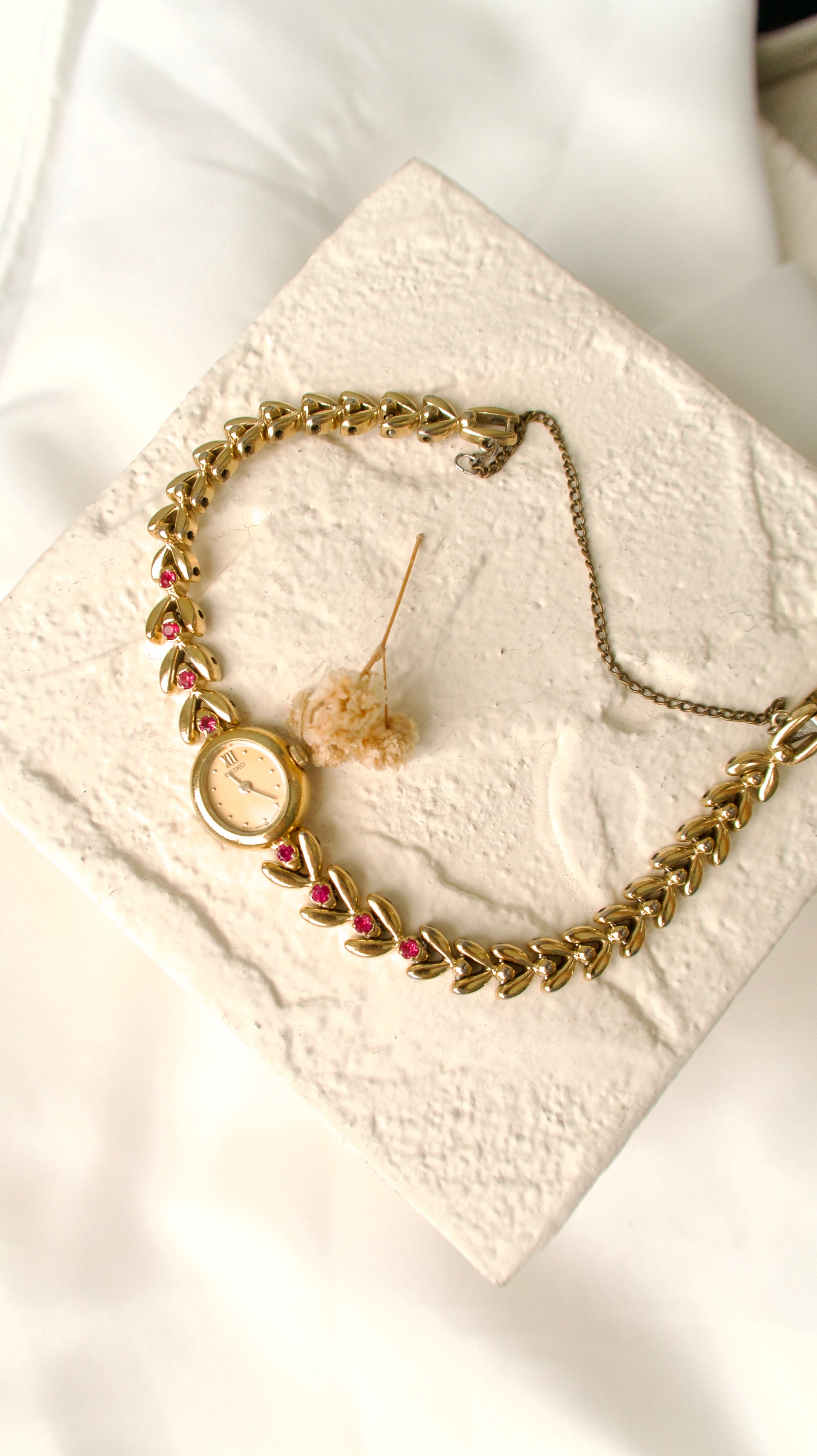 S. Gold Oval Dial with Pink Jewels Gold Chain Watch