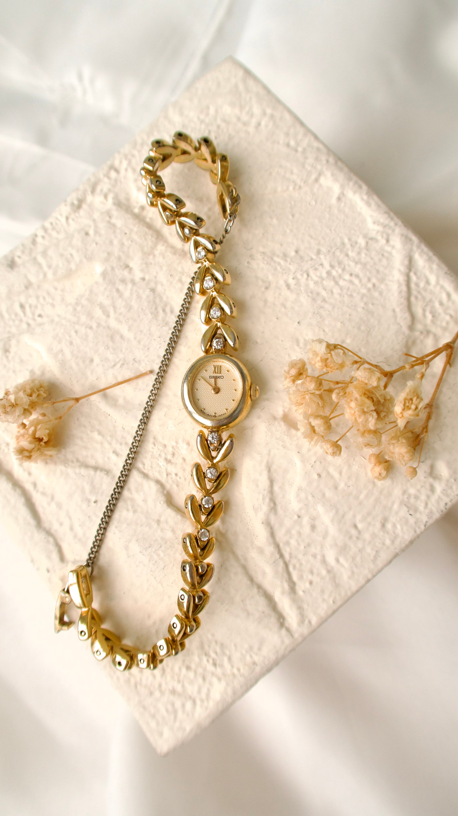 S. Gold Round Dial with White Jewels Gold Chain Watch