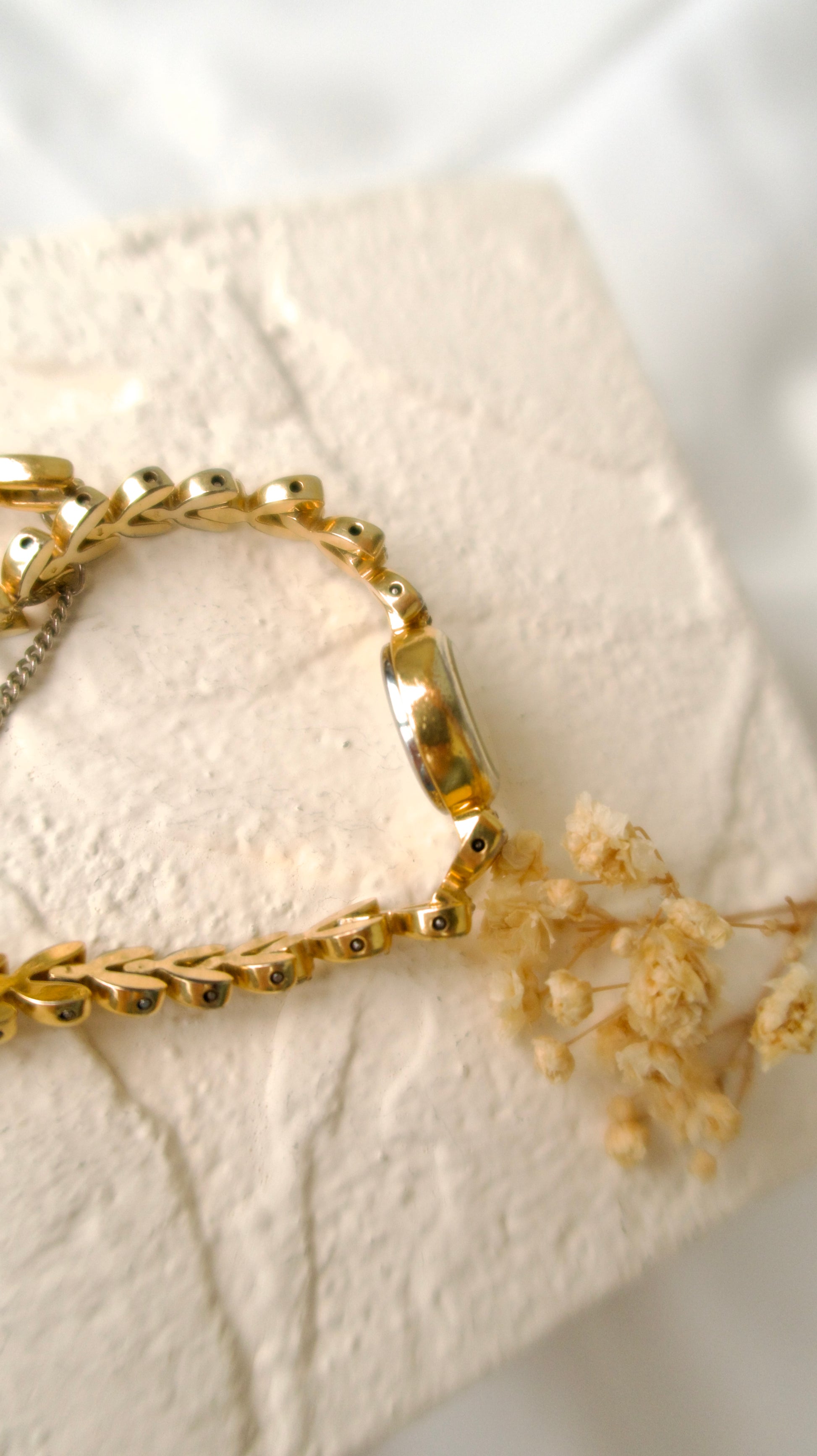 S. Gold Round Dial with White Jewels Gold Chain Watch