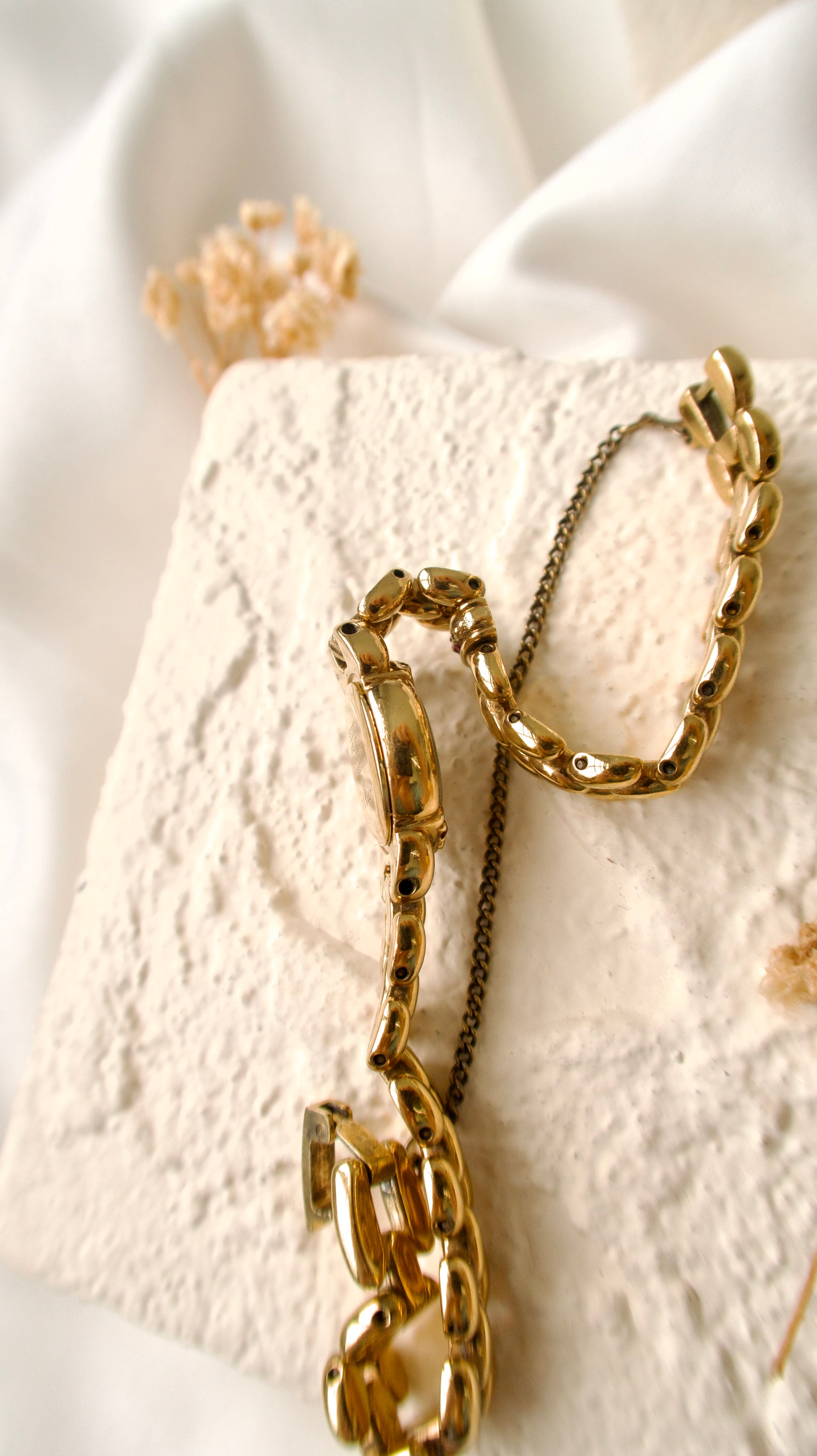 S. White Round MOP Dial with Pink Jewels Gold Chain Watch