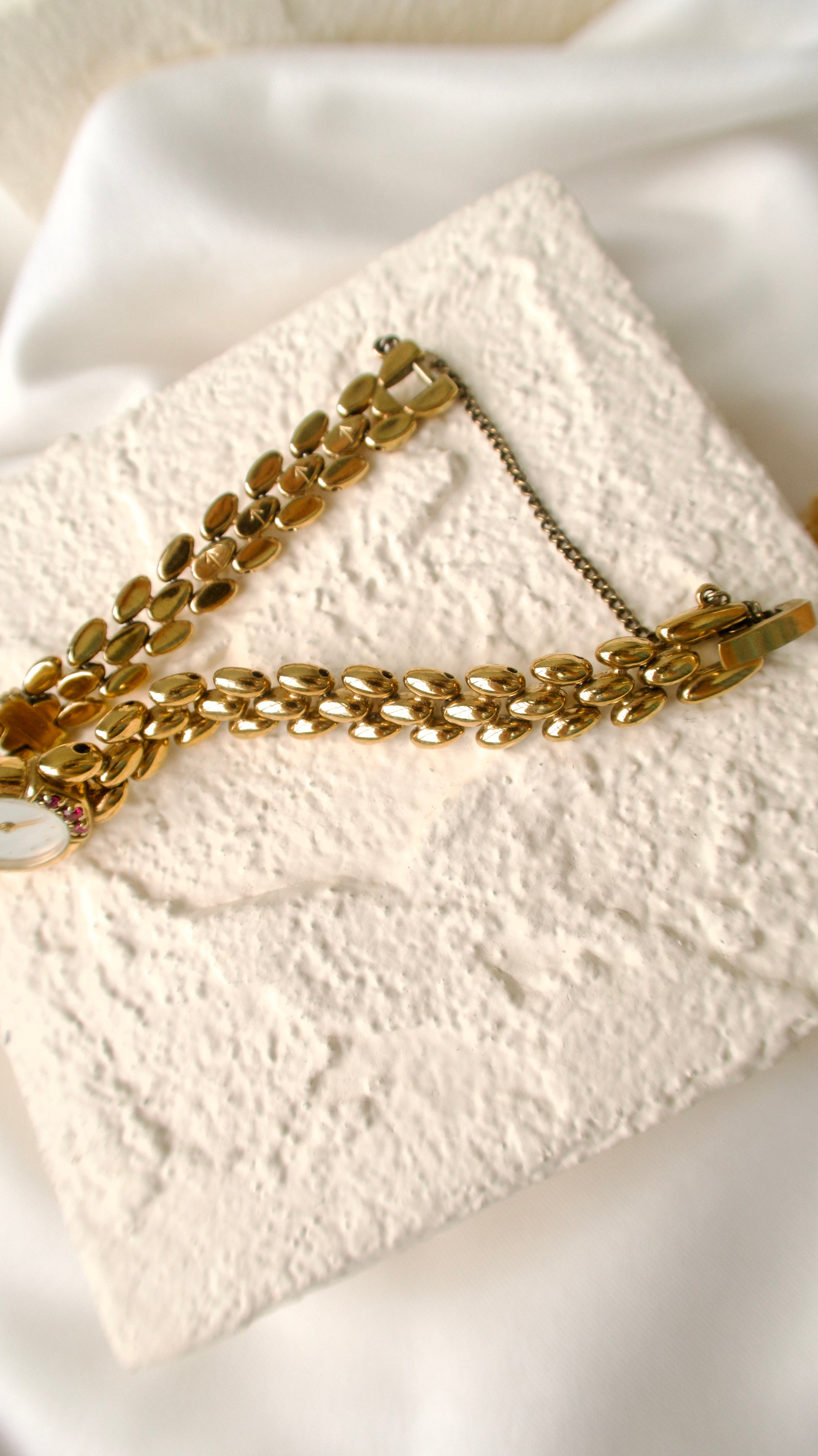 S. White Round MOP Dial with Pink Jewels Gold Chain Watch
