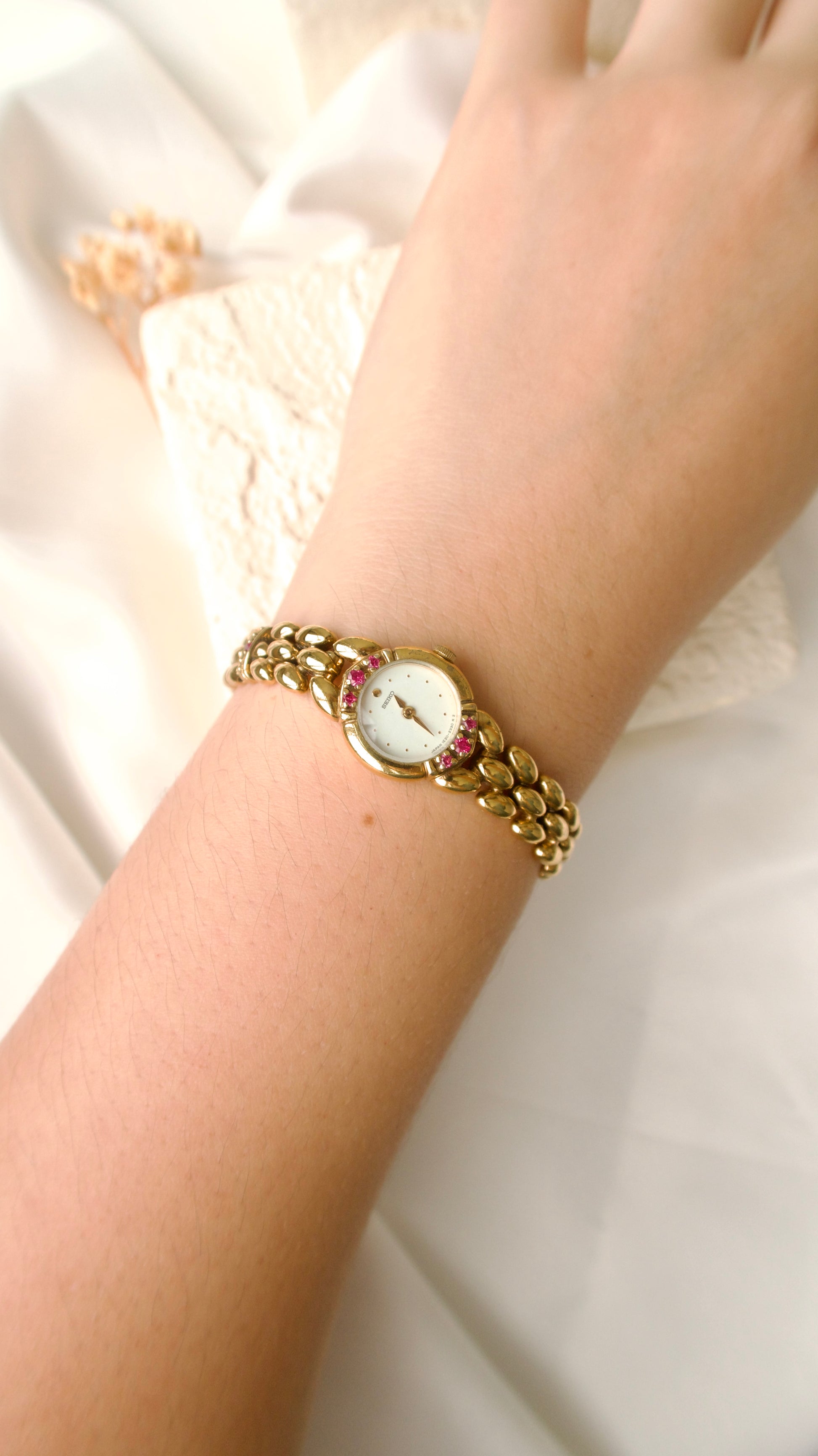S. White Round MOP Dial with Pink Jewels Gold Chain Watch