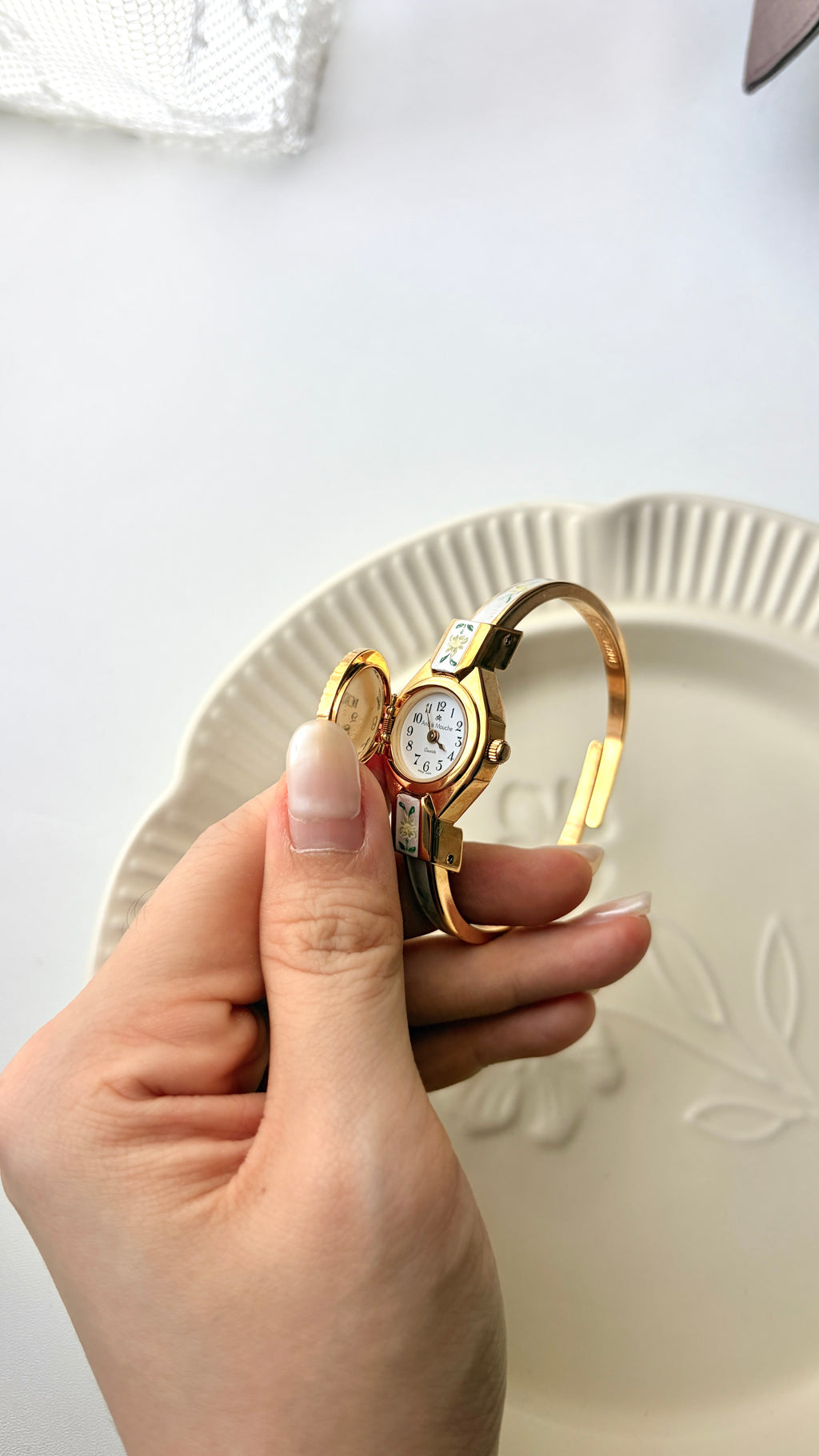 AM. Beige Green Flower Oval Dial with Gold Bangle Watch