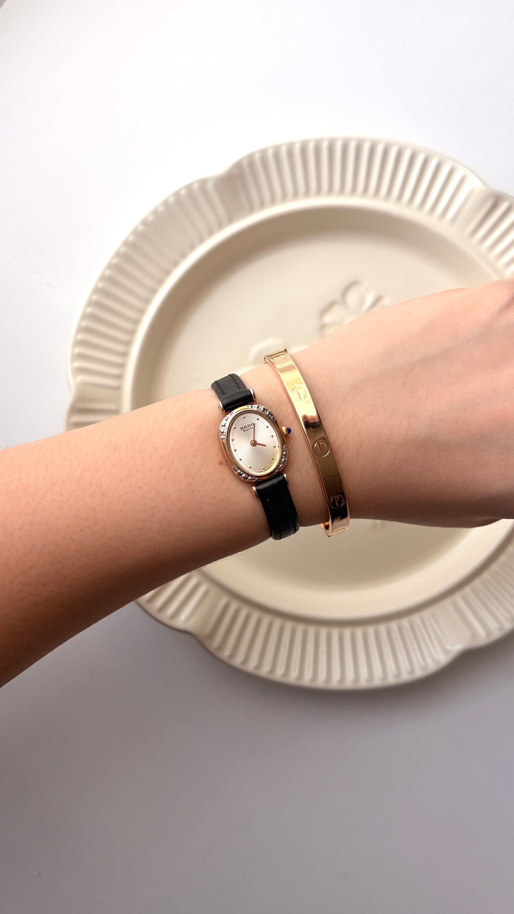 Rd. Gold Oval White Jewel Dial with Black Strap Watch