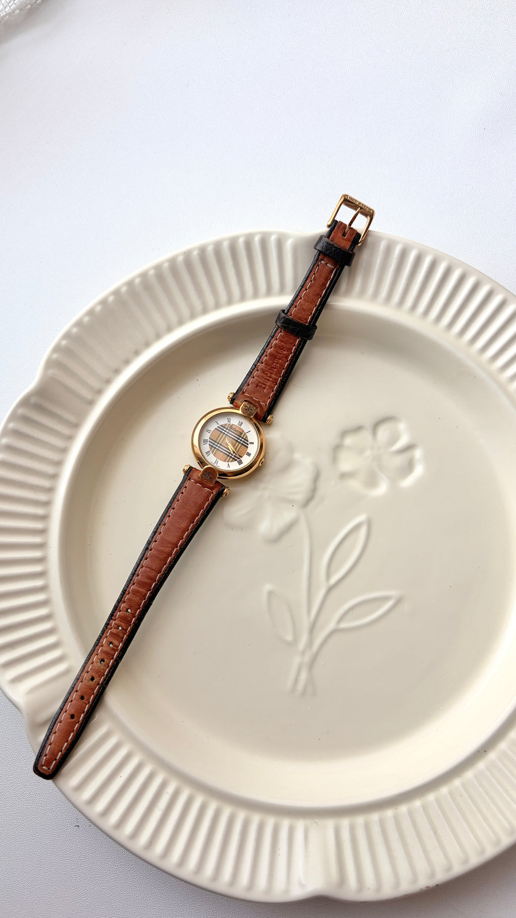 BRBY. White Pattern Round Roman Dial with Brown Strap Watch