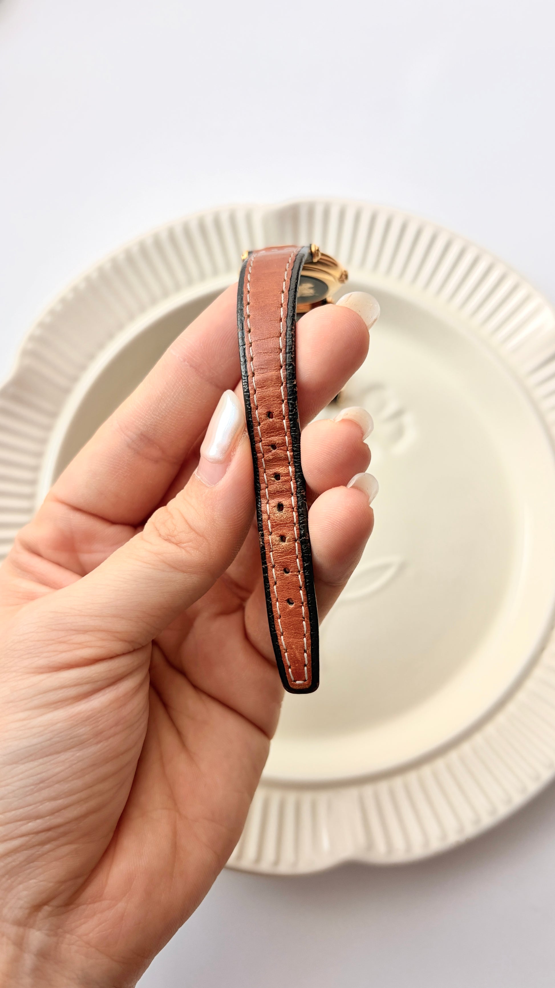 BRBY. White Pattern Round Roman Dial with Brown Strap Watch