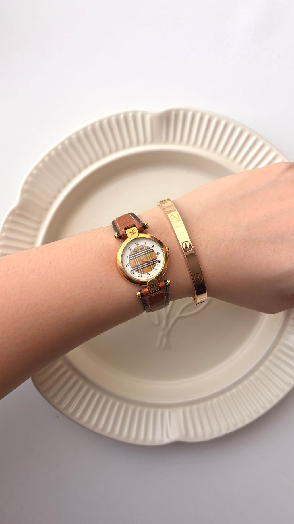 BRBY. White Pattern Round Roman Dial with Brown Strap Watch