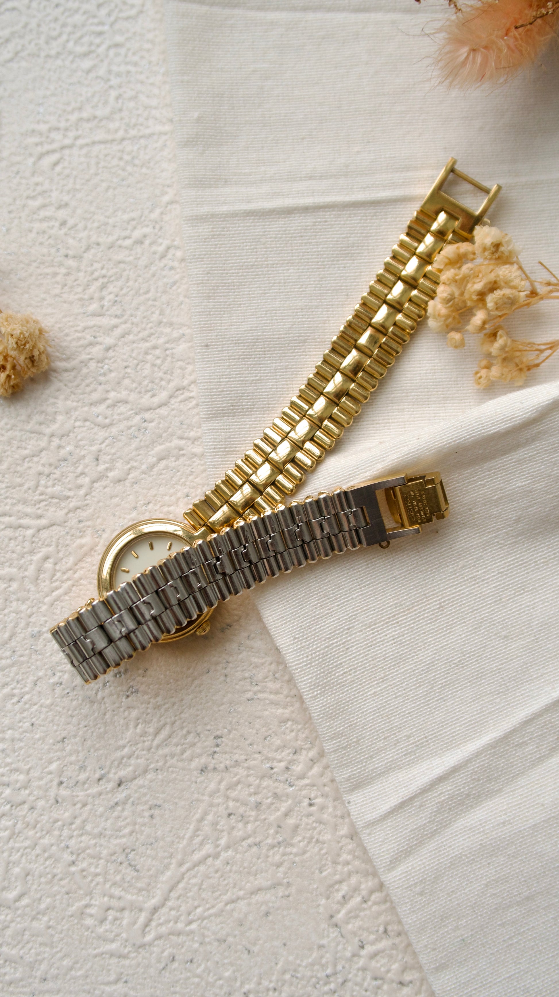 S. Creo White Round Dial with Gold Chain Watch