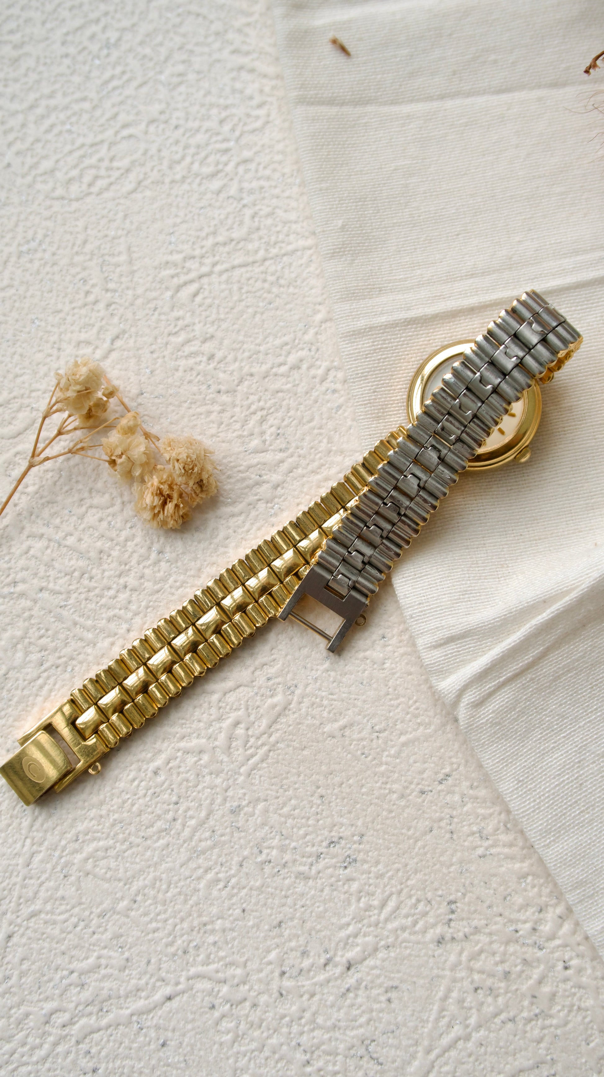 S. Creo White Round Dial with Gold Chain Watch