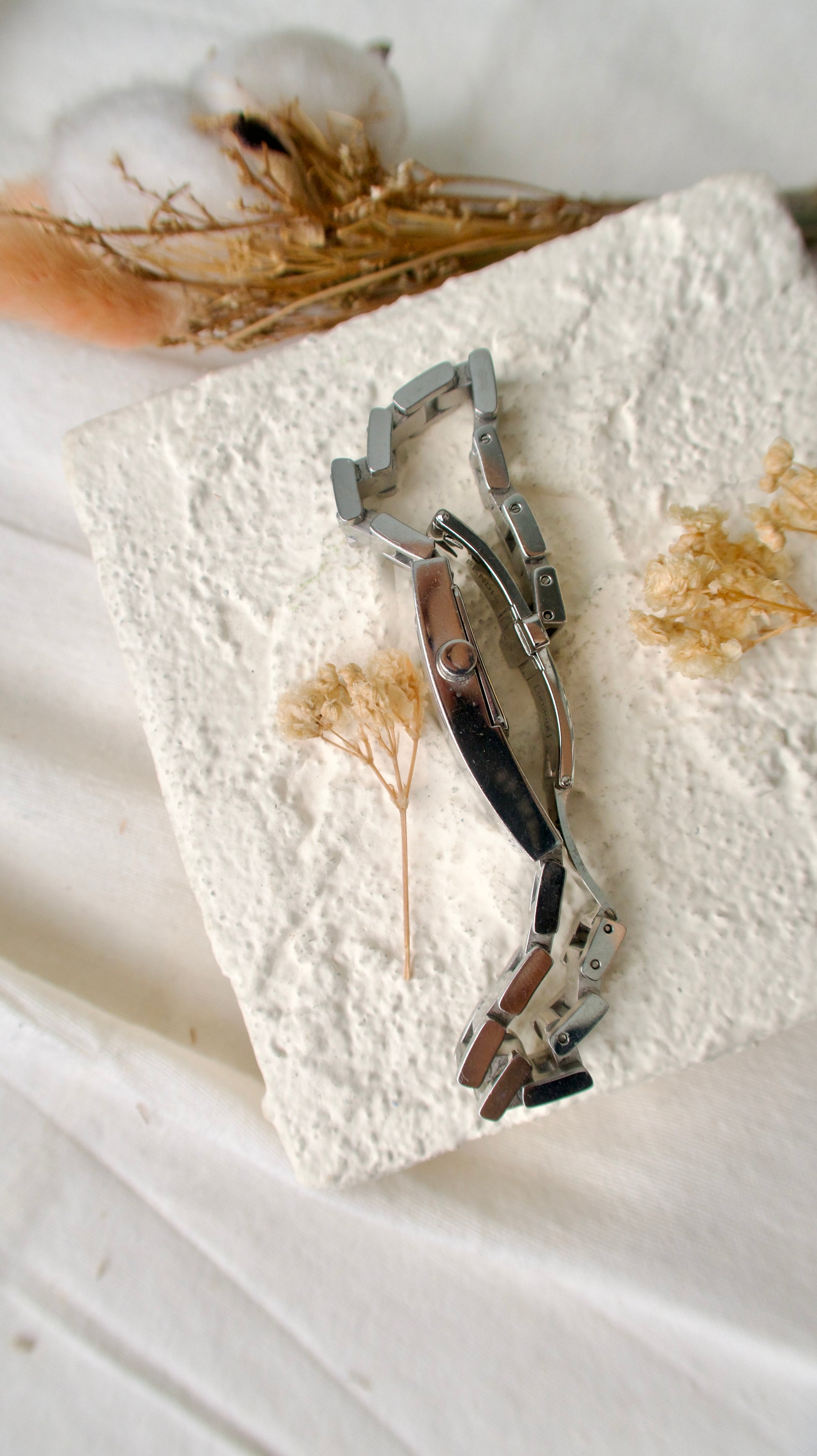 [WITH BOX] F. 3300L Rose Gold Dial Silver Chain Watch