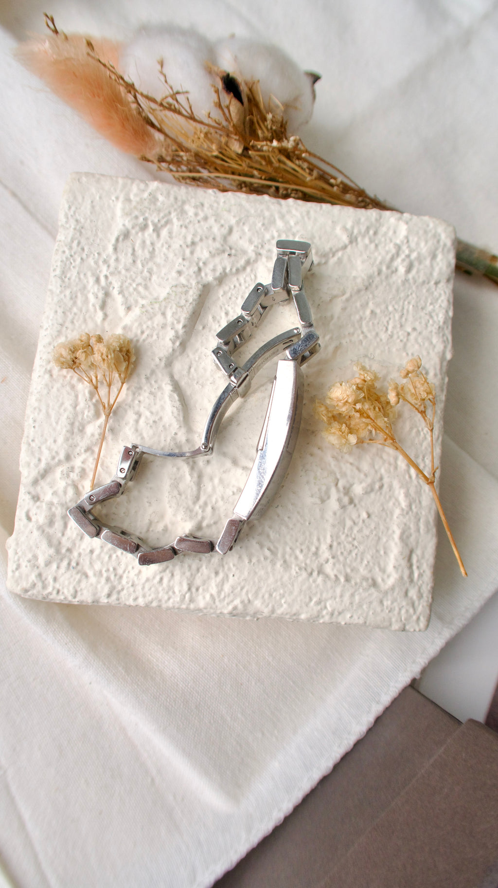 [WITH BOX] F. 3300L Rose Gold Dial Silver Chain Watch