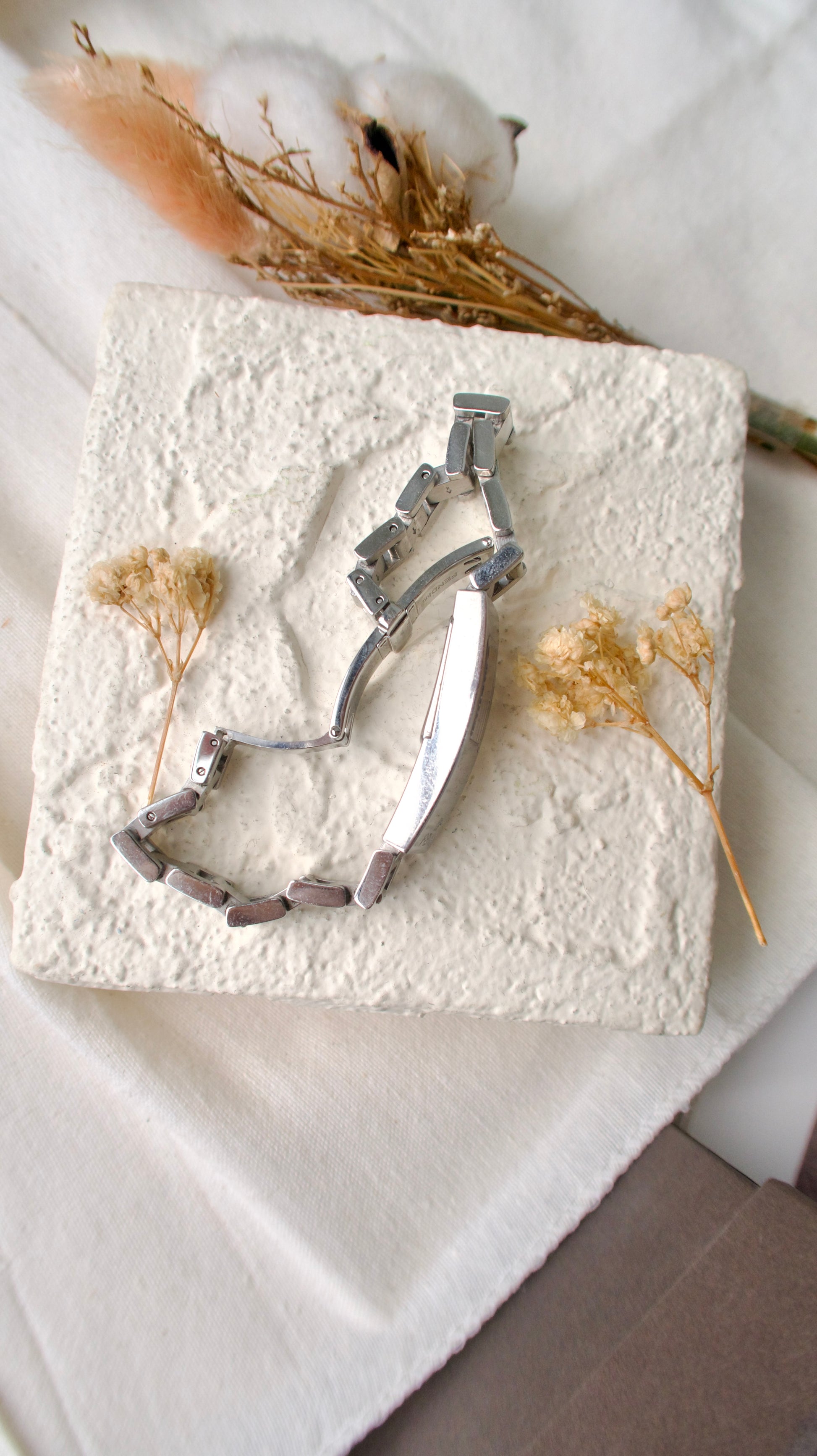 [WITH BOX] F. 3300L Rose Gold Dial Silver Chain Watch