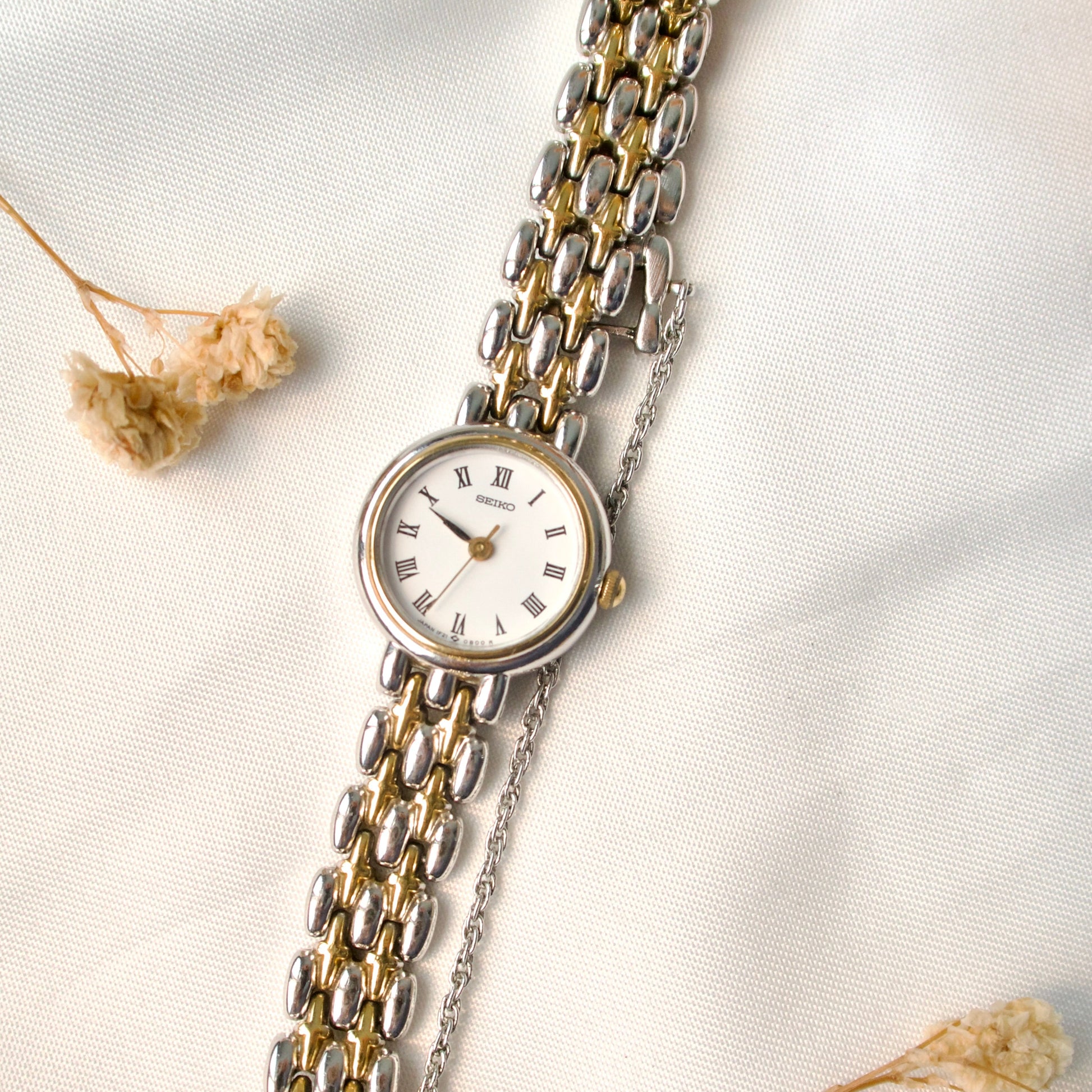S. Roman White Round Dial with Two Tone Chain Watch