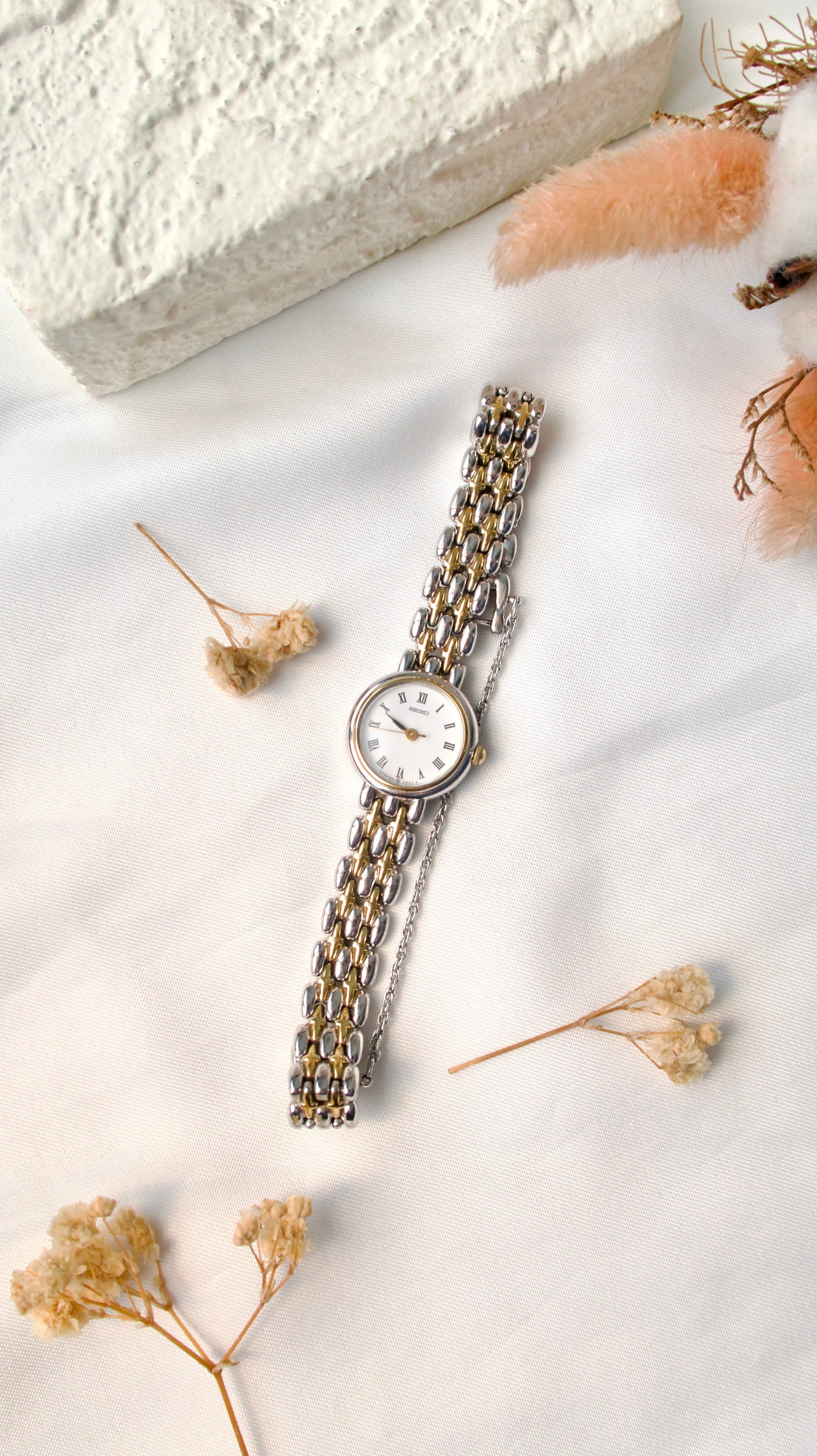 S. Roman White Round Dial with Two Tone Chain Watch