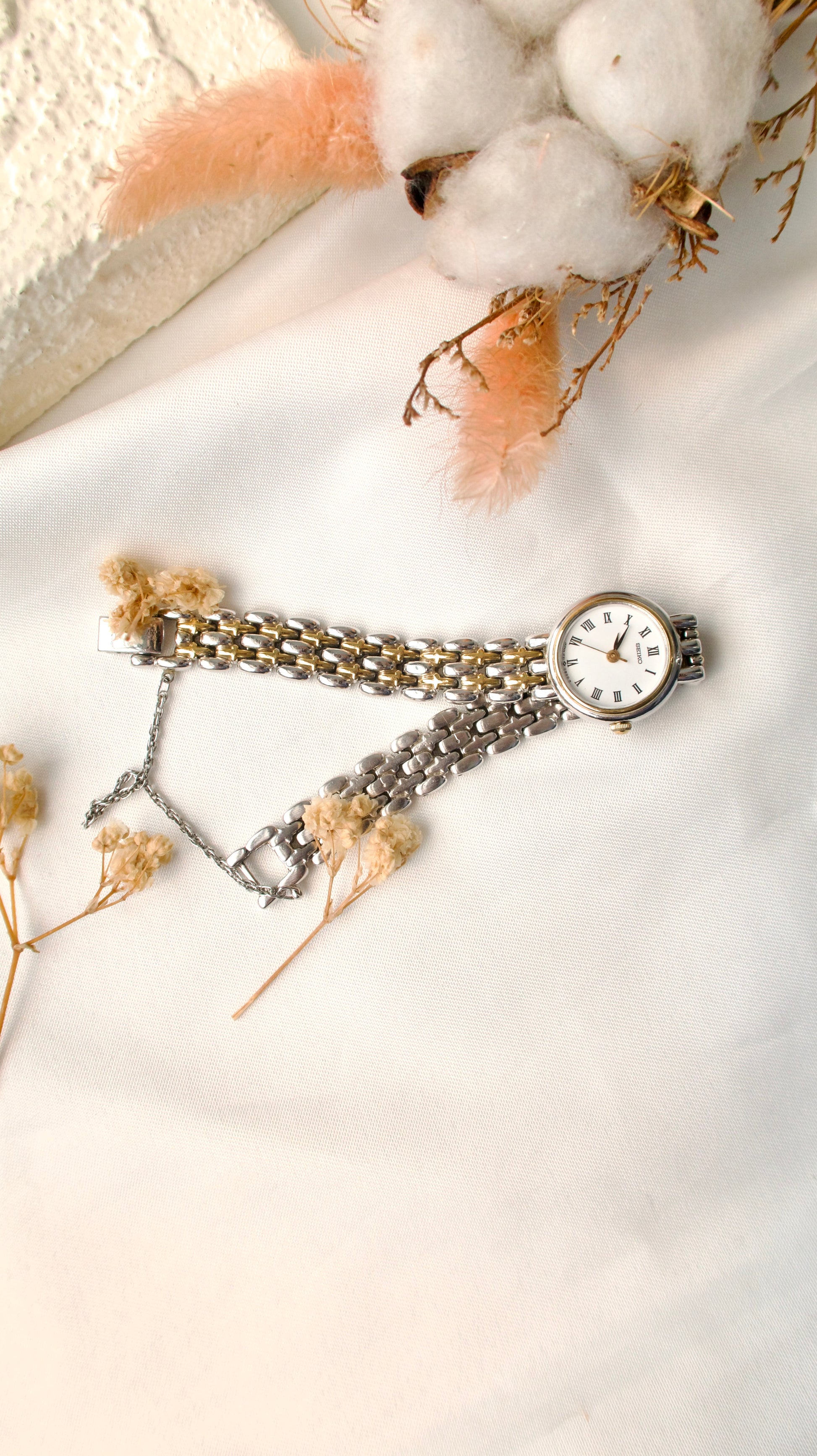 S. Roman White Round Dial with Two Tone Chain Watch