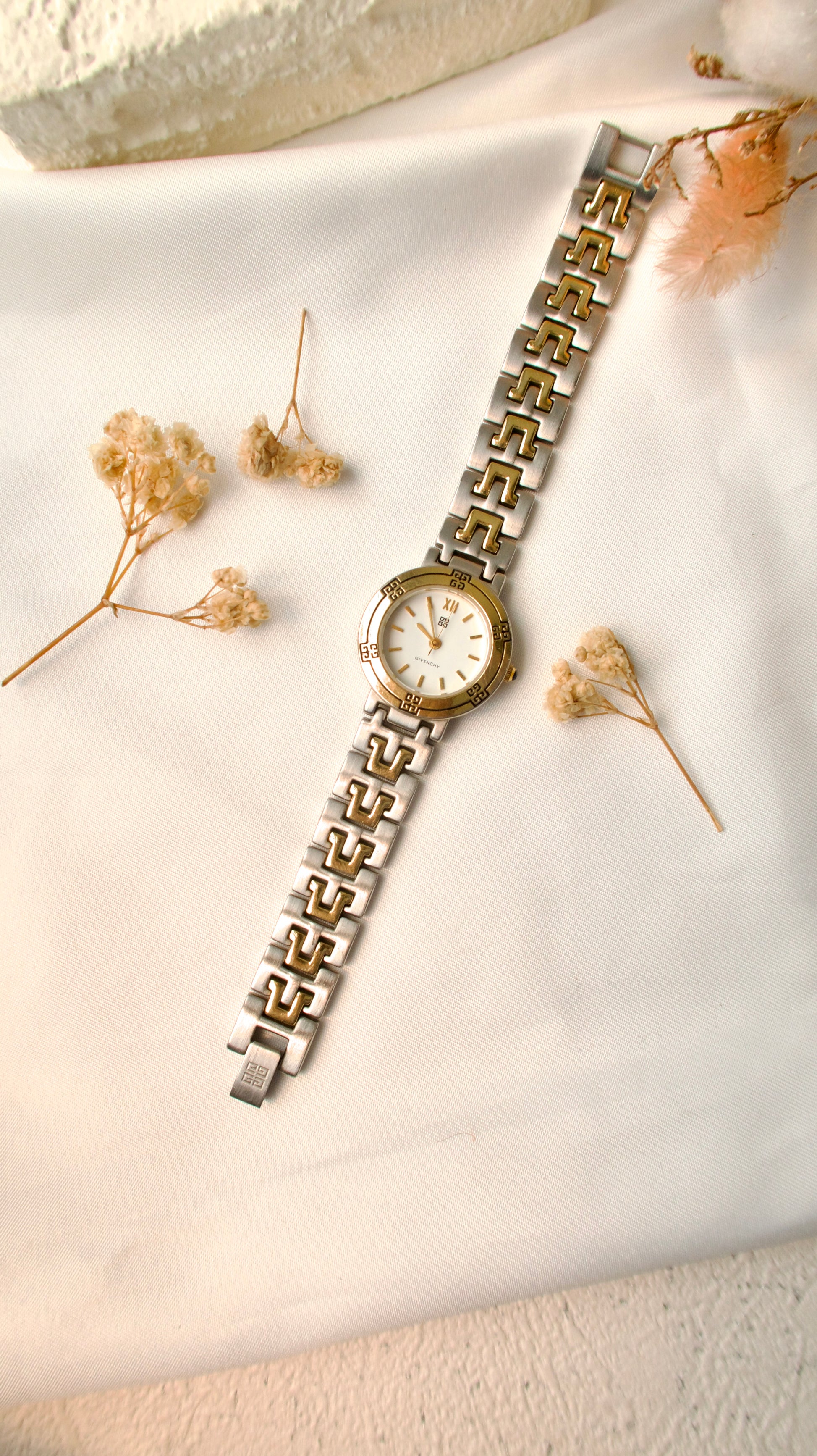 GV. Gold Bezel Round White Dial Two Tone Chain Watch