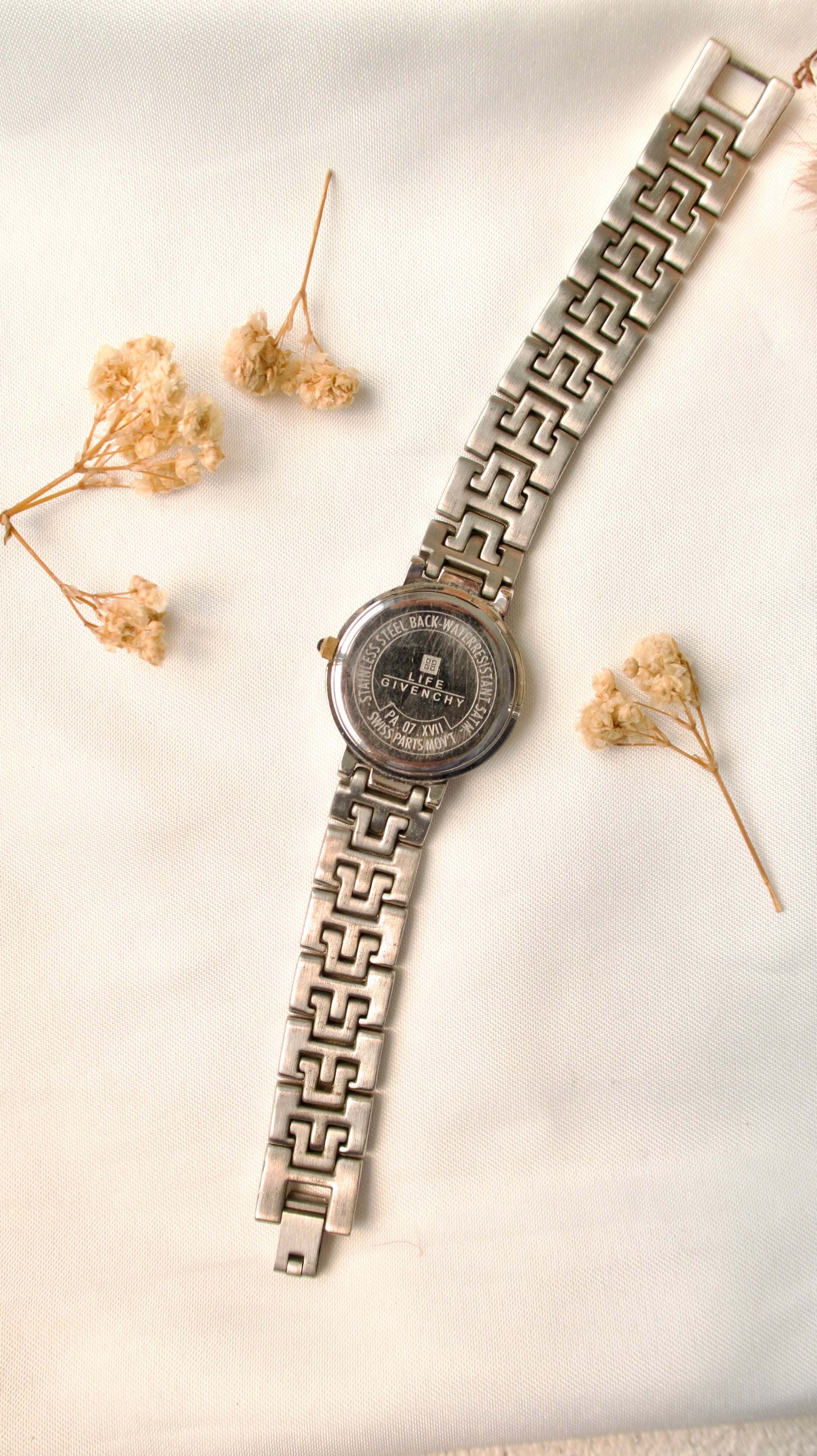 GV. Gold Bezel Round White Dial Two Tone Chain Watch