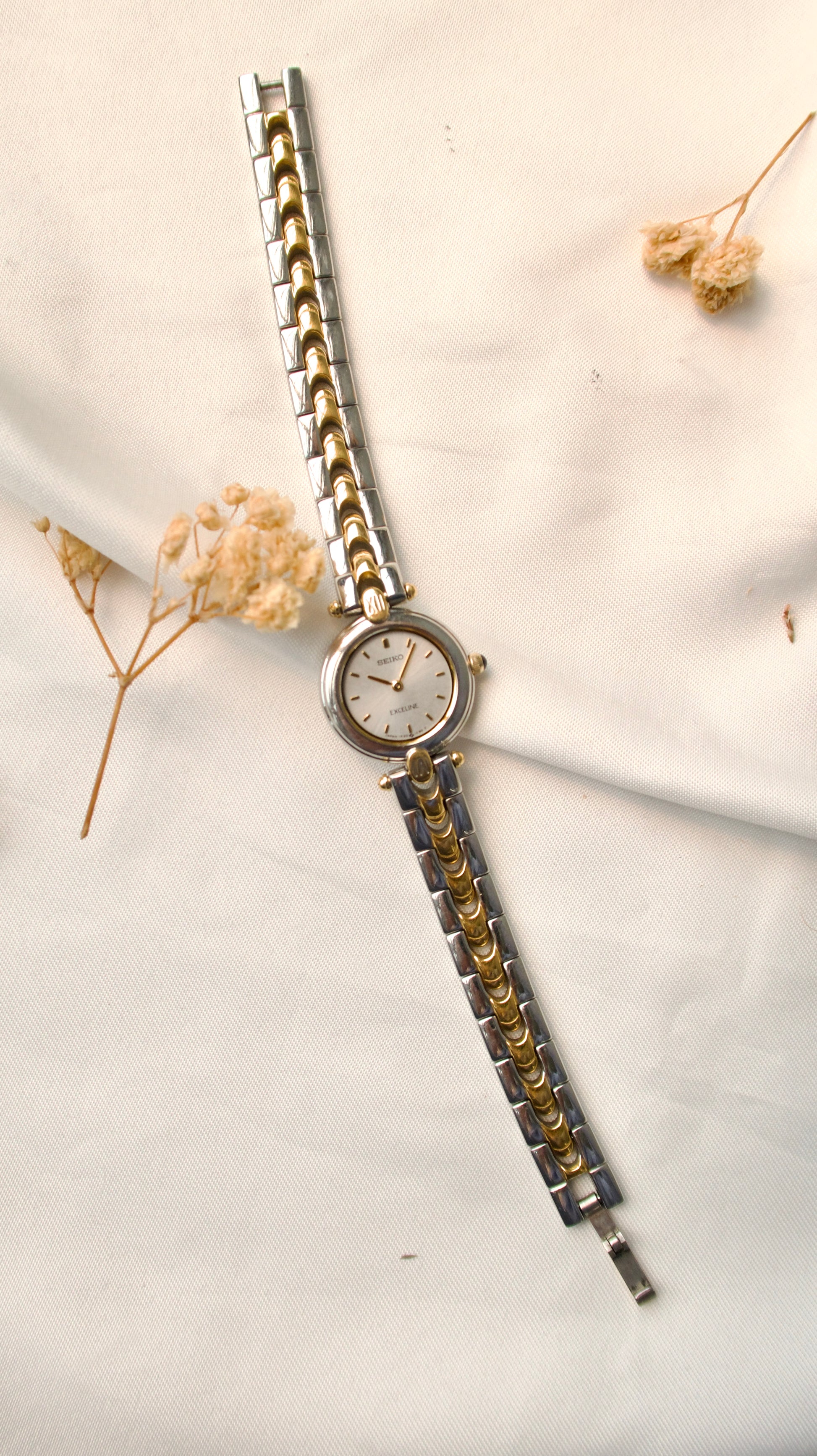 S. Exceline Silver Round Dial with Two Tone Chain