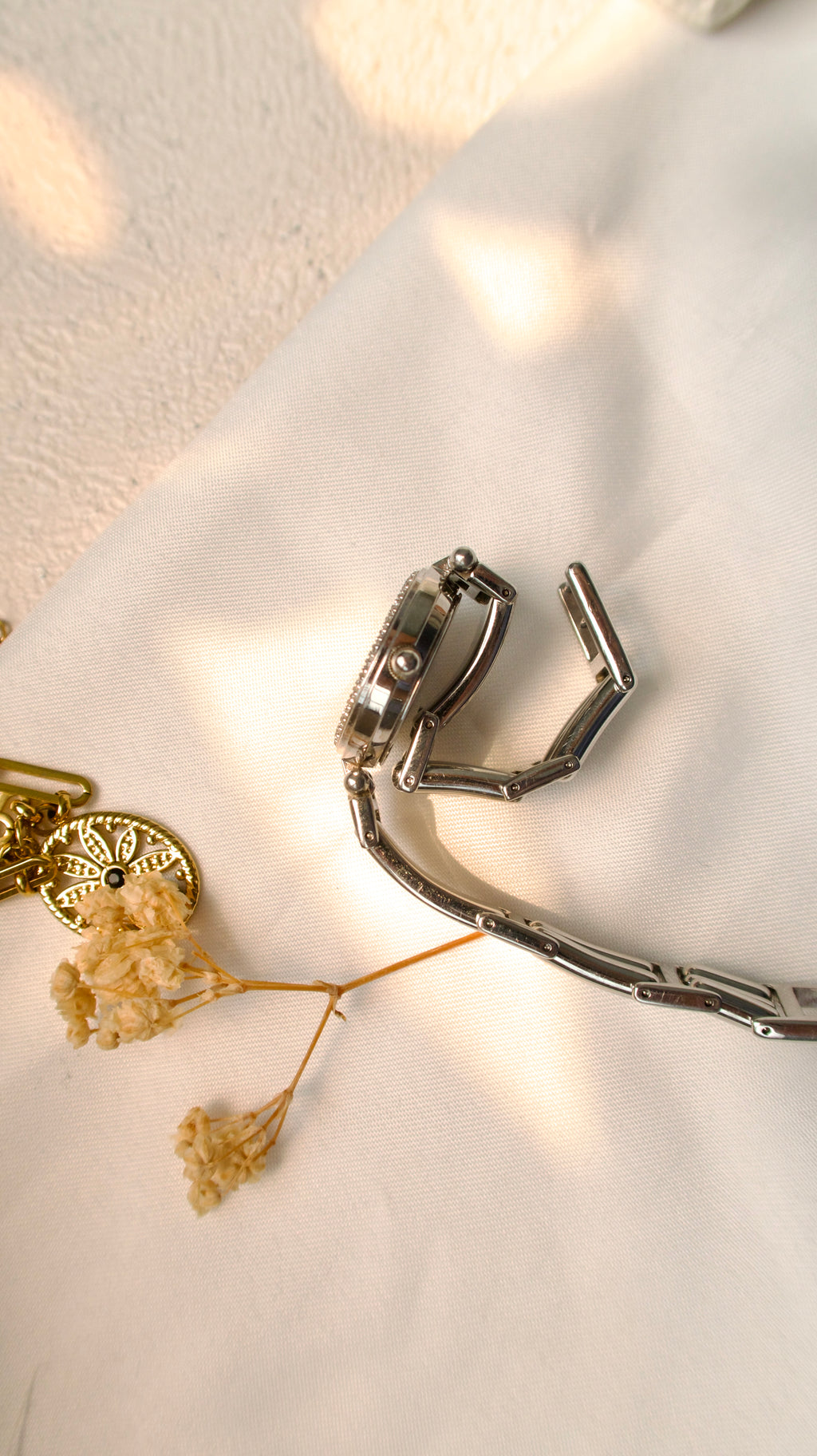 BLCG. White Round 12P Diamonds Dial with Silver Chain Watch