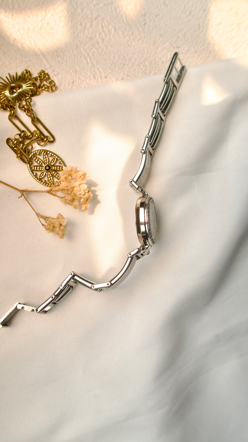 BLCG. White Round 12P Diamonds Dial with Silver Chain Watch