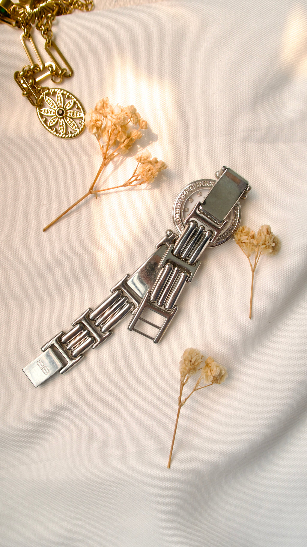 BLCG. White Round 12P Diamonds Dial with Silver Chain Watch