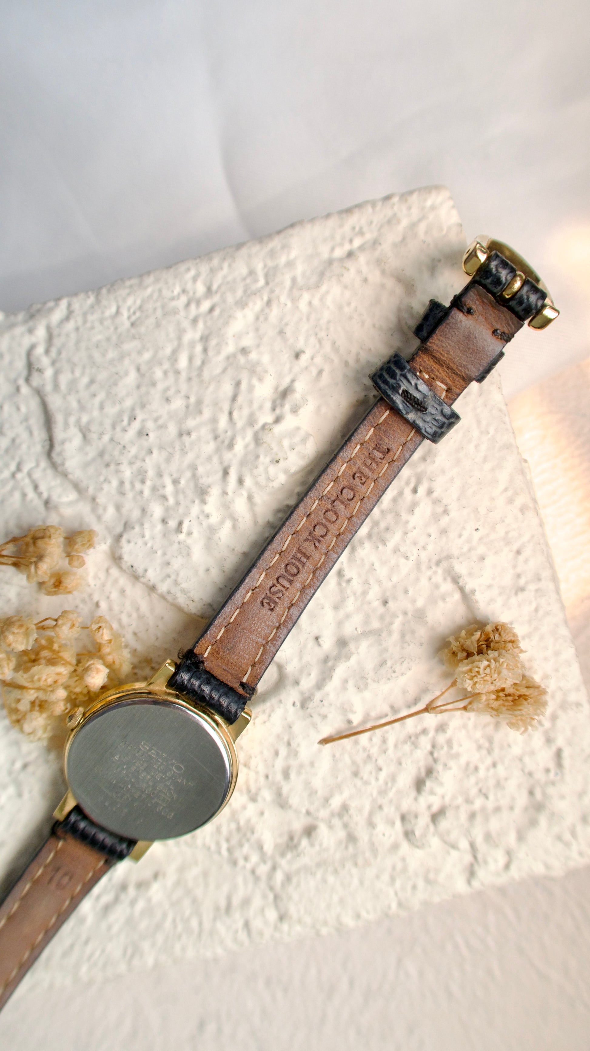 S. Lespoir Roman Round Dial with Black Strap Watch