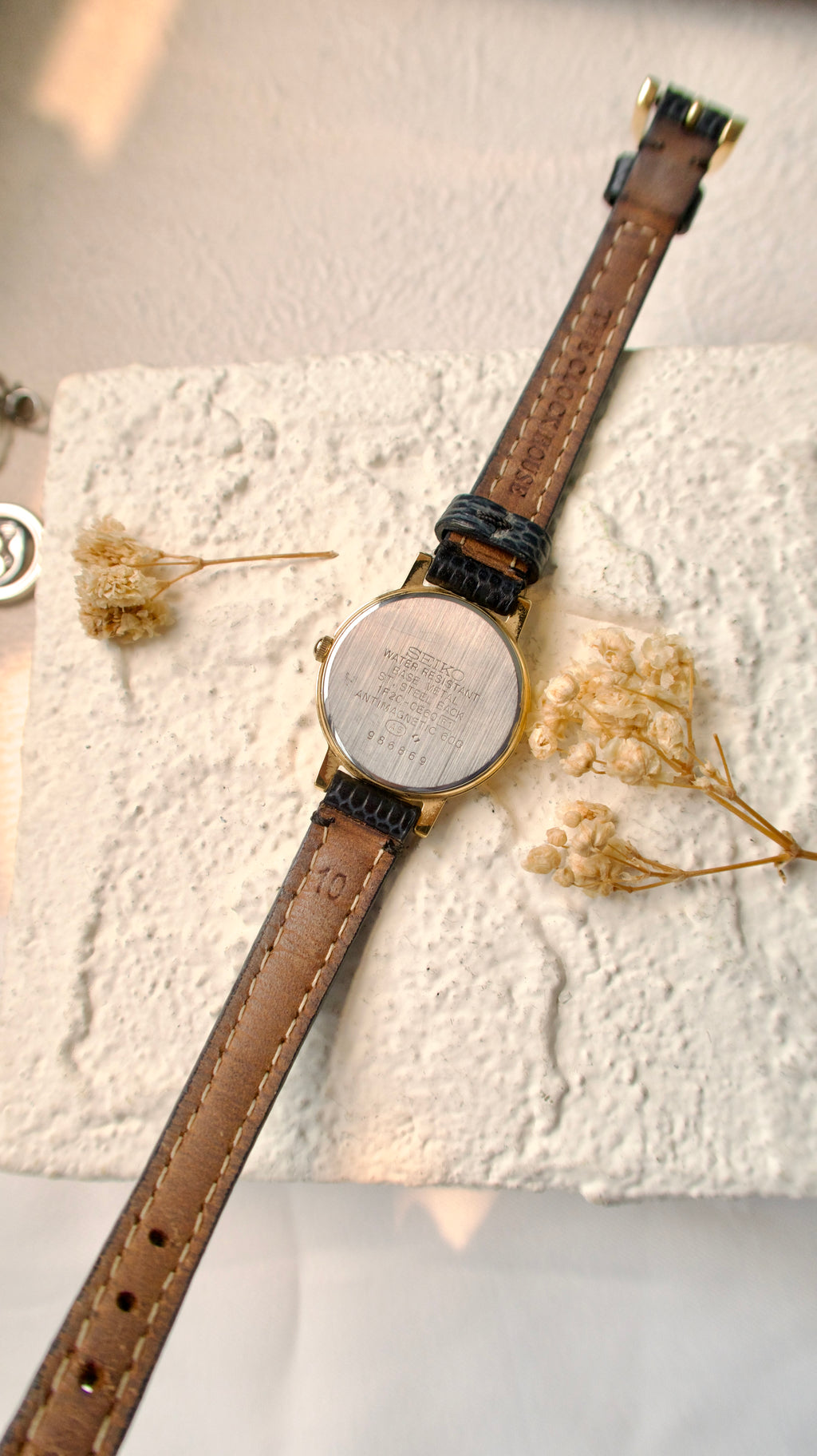 S. Lespoir Roman Round Dial with Black Strap Watch