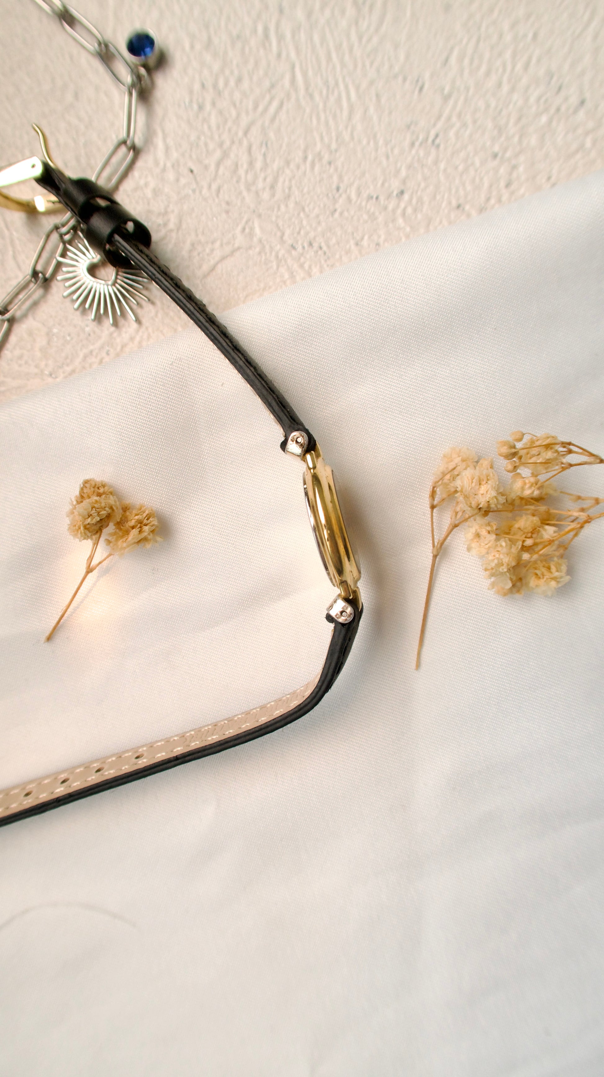 S. White Round Dial with Pink Red Roman and Black Strap Watch