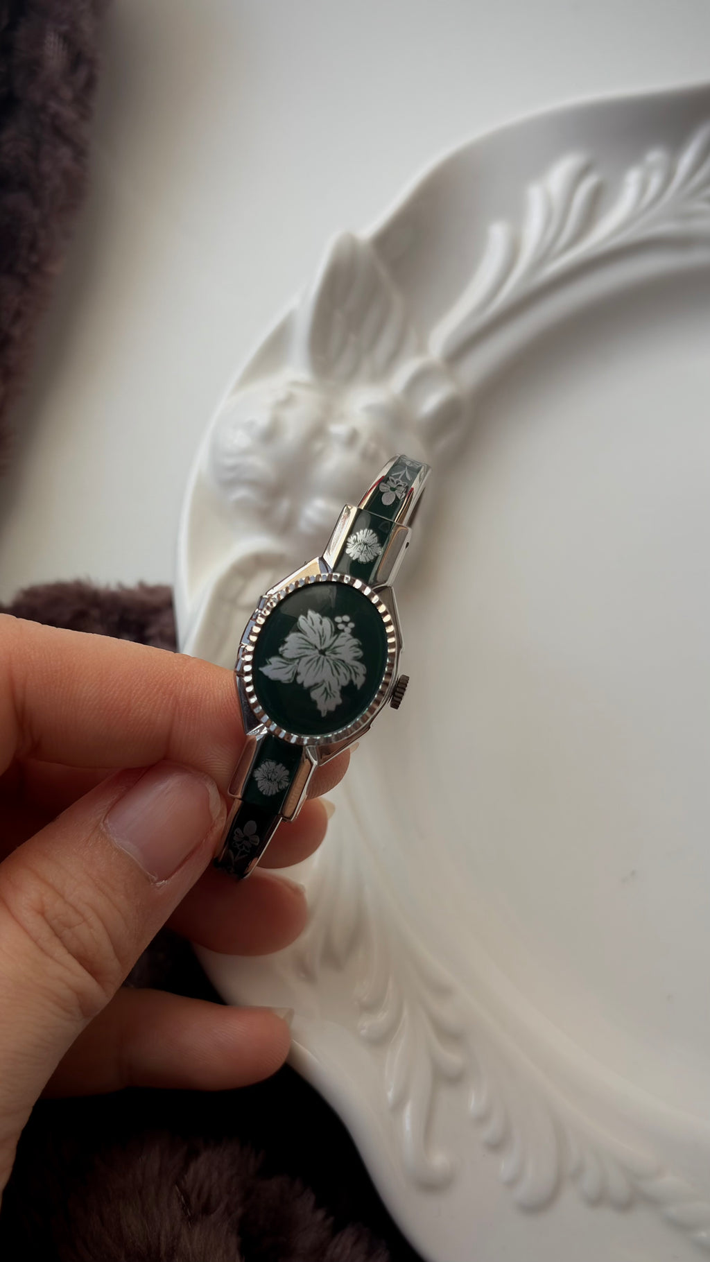 AM. White Flower & Black Dial Silver Bangle Watch
