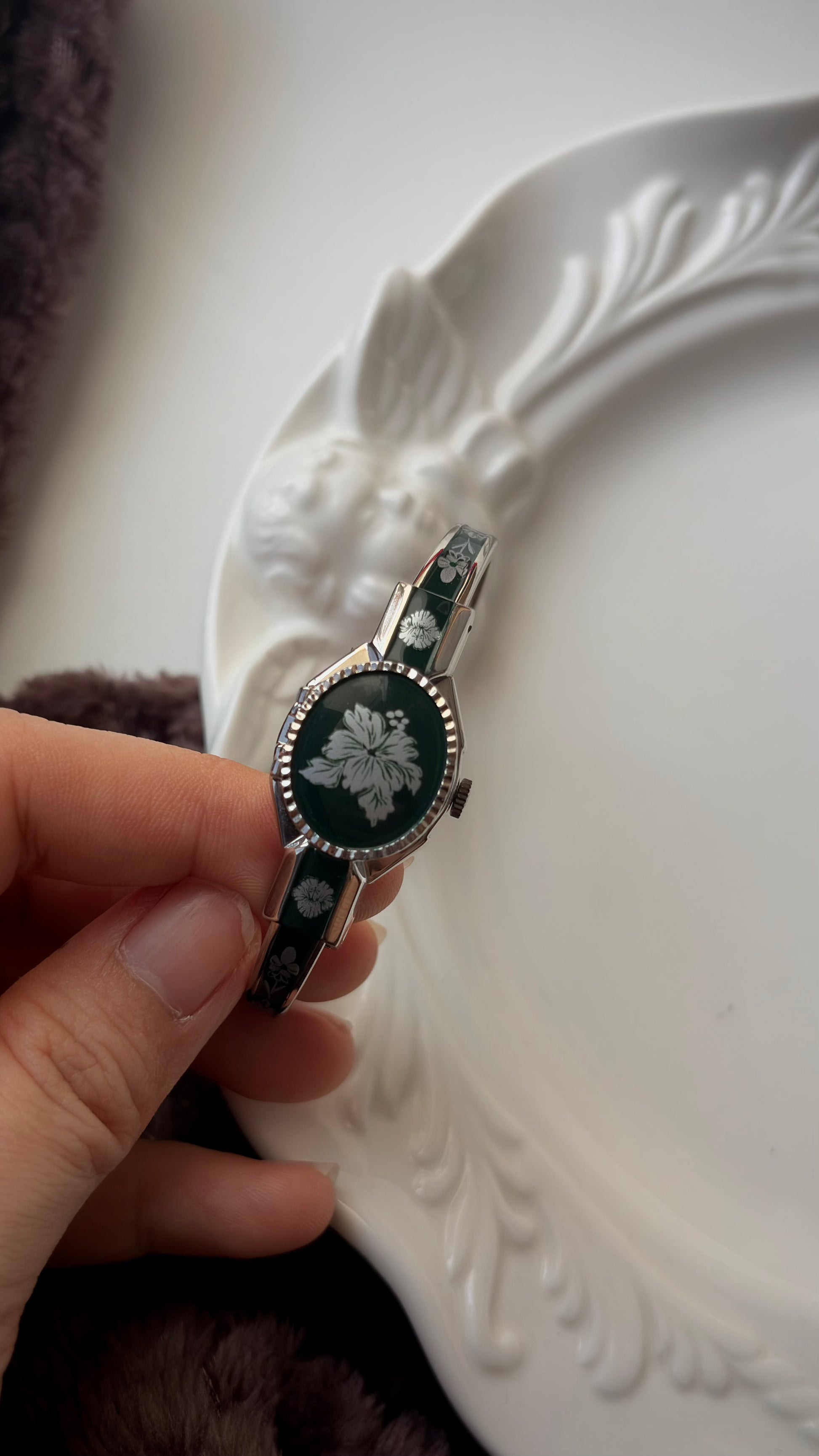 AM. White Flower & Black Dial Silver Bangle Watch