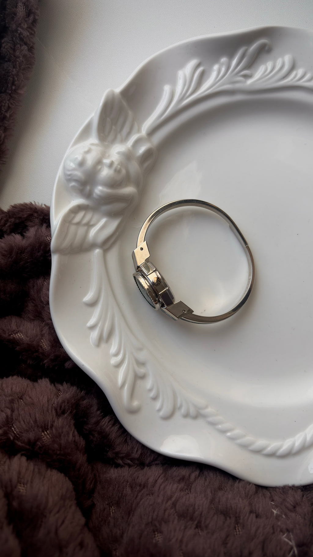AM. White Flower & Black Dial Silver Bangle Watch