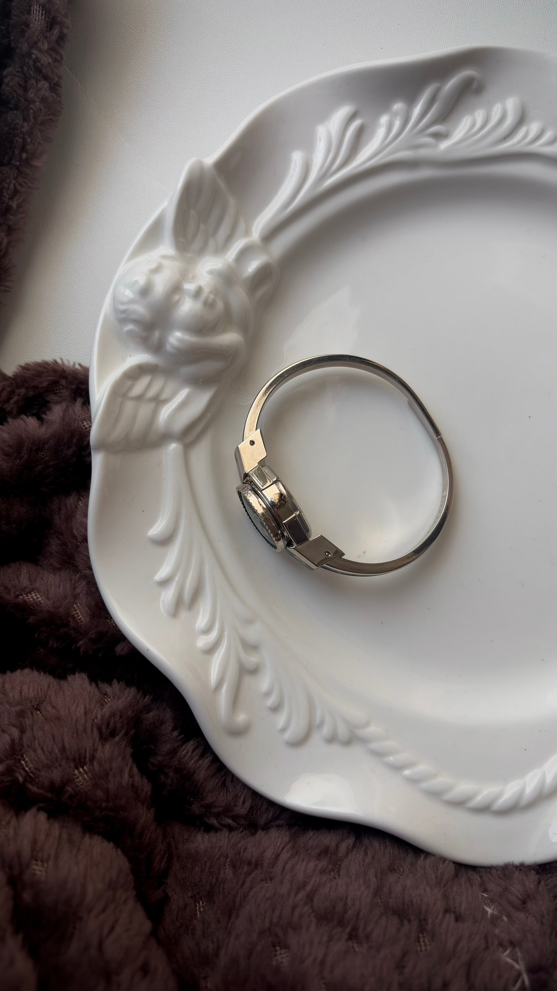 AM. White Flower & Black Dial Silver Bangle Watch