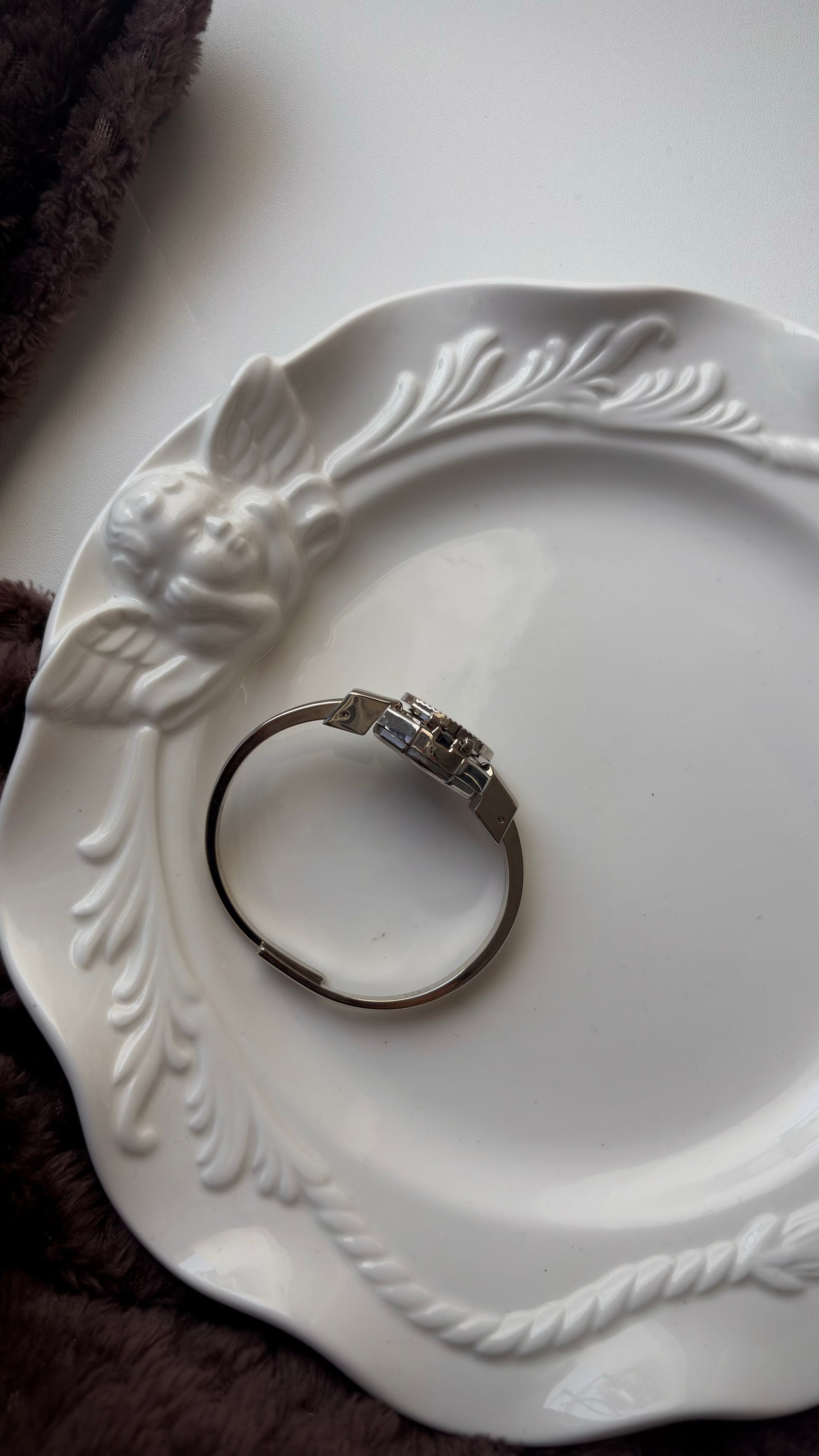 AM. White Flower & Black Dial Silver Bangle Watch