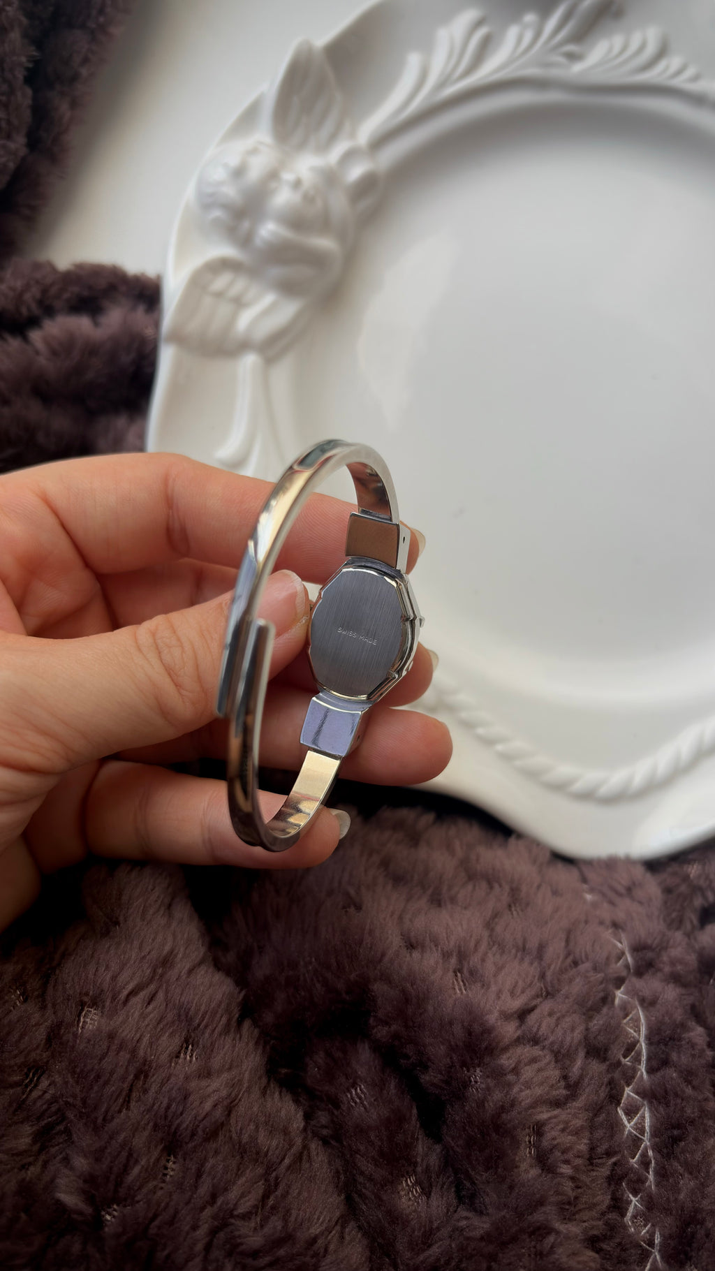 AM. White Flower & Black Dial Silver Bangle Watch