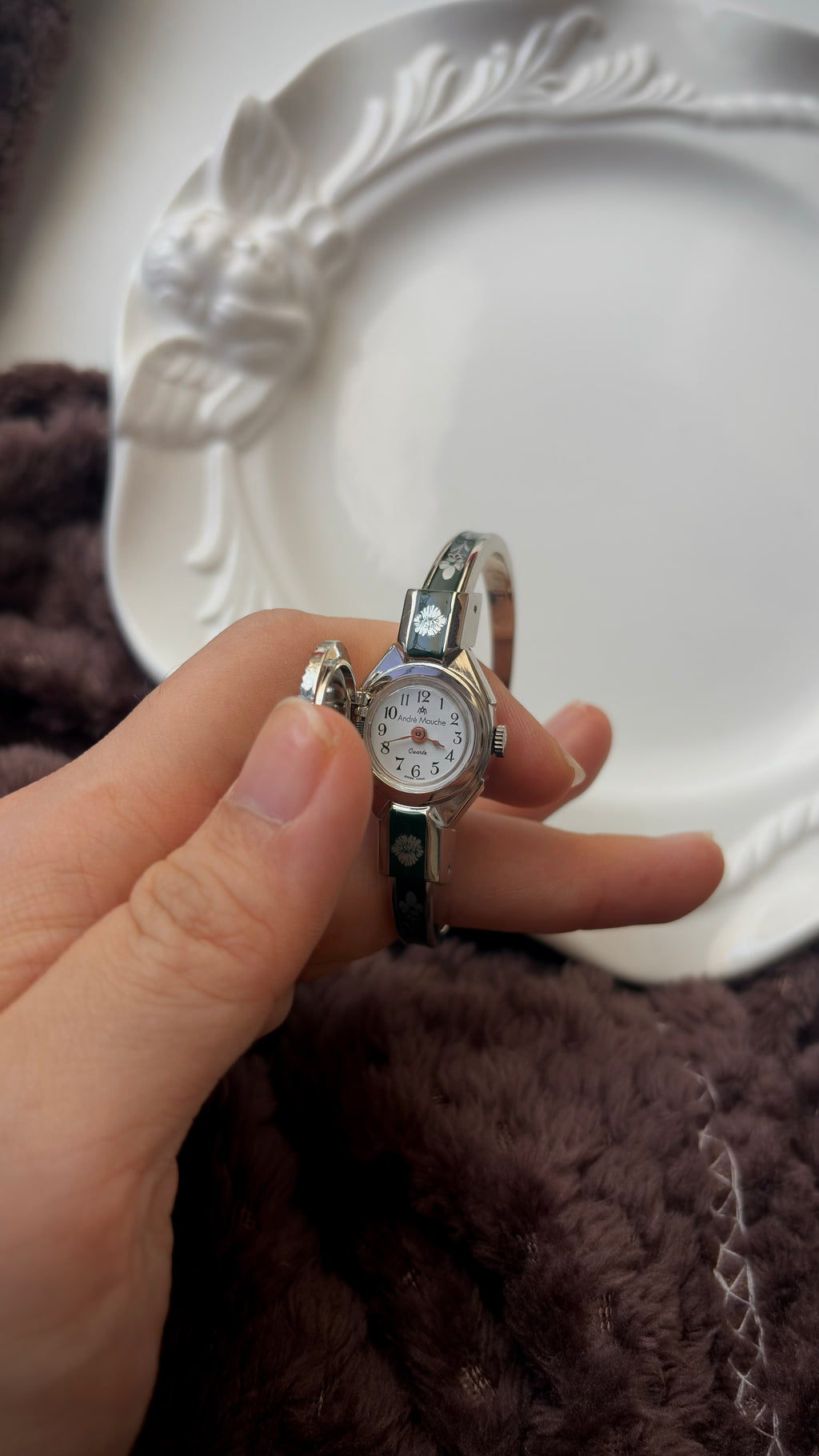 AM. White Flower & Black Dial Silver Bangle Watch