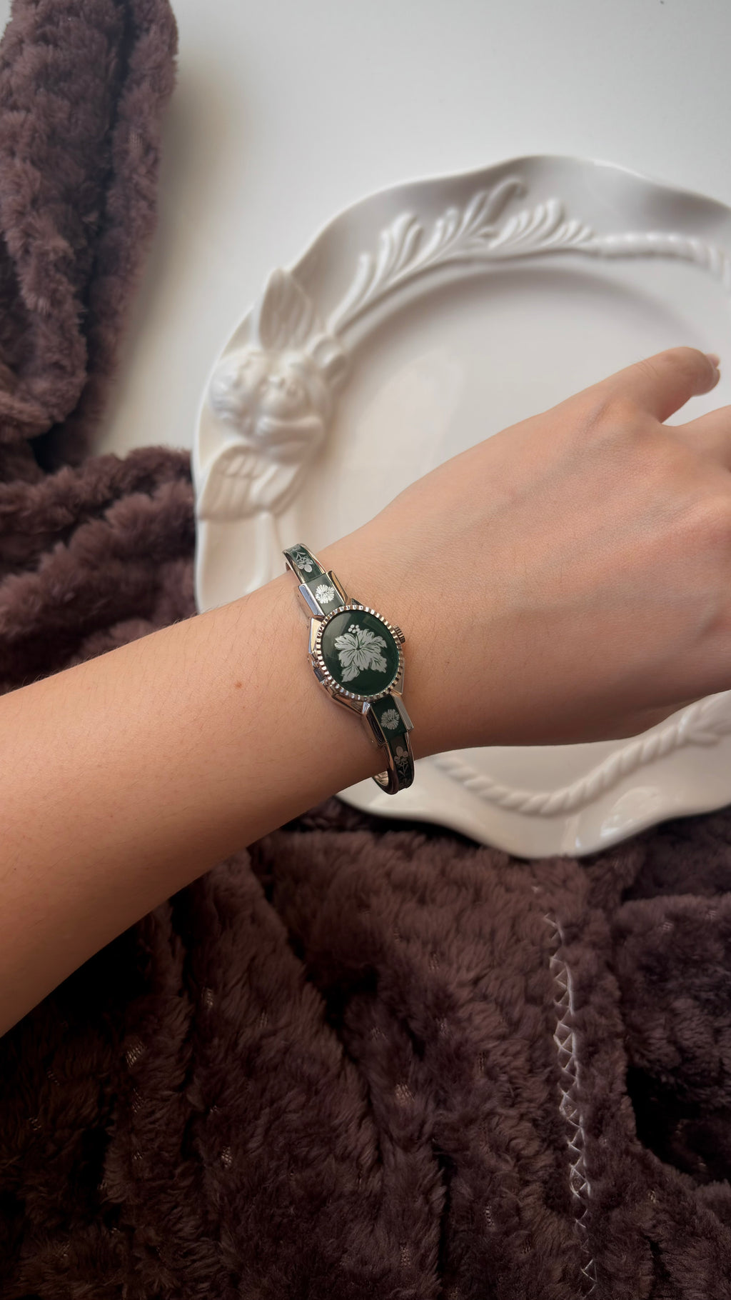 AM. White Flower & Black Dial Silver Bangle Watch