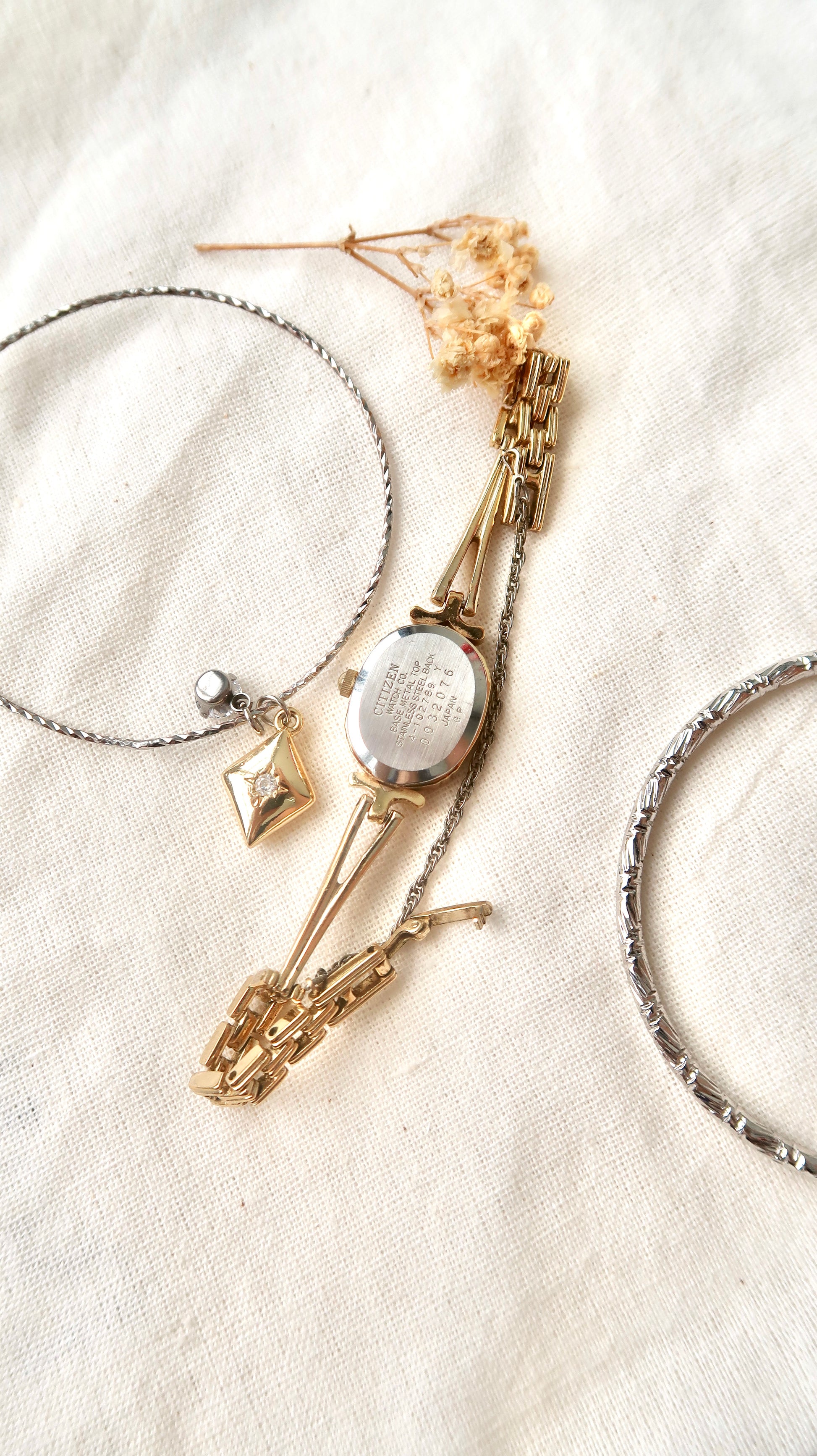 CTZ. Oval Gold Dial with Gold Chain Watch