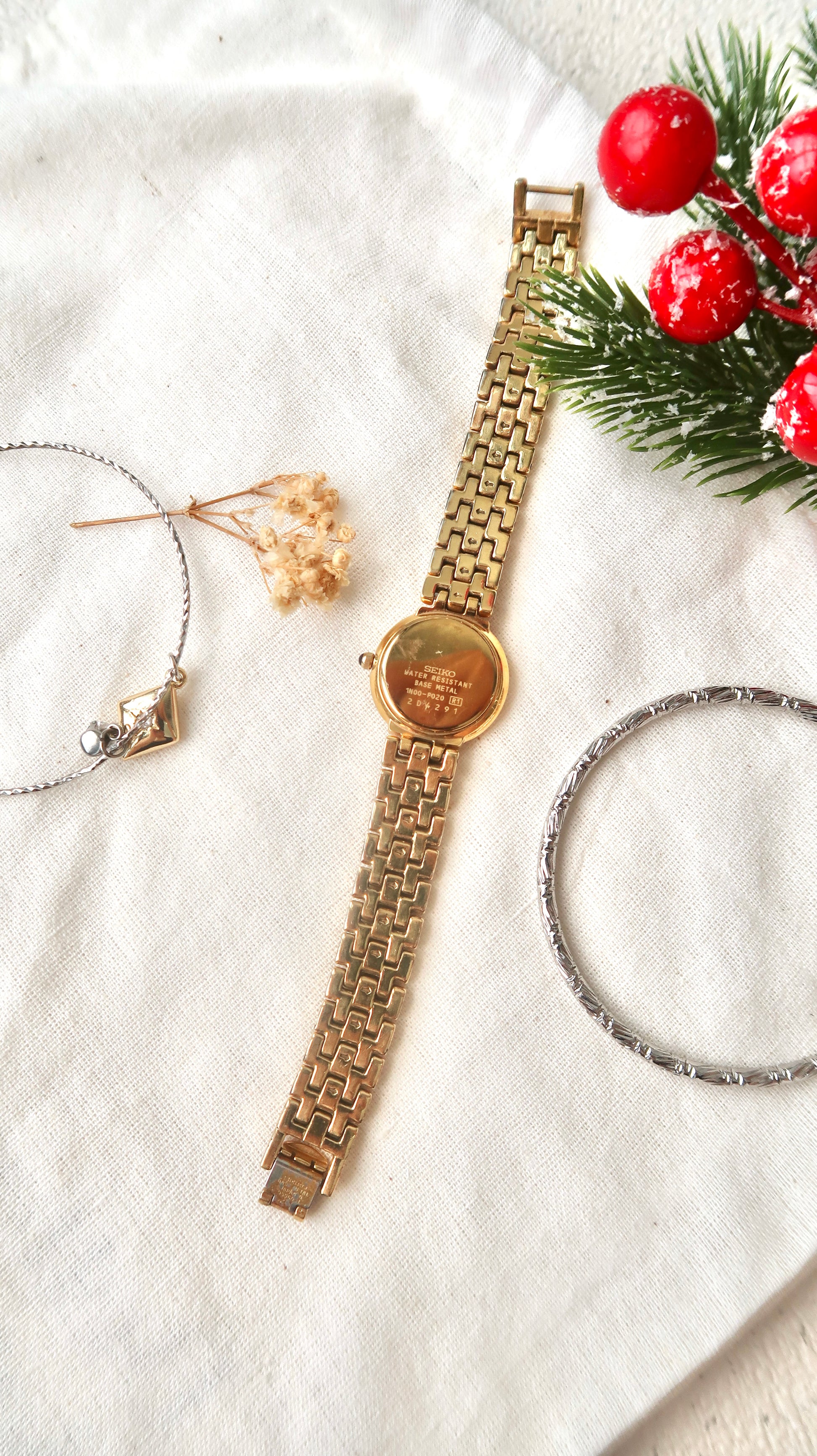 S. White Glitter Round Dial with Gold Chain Watch