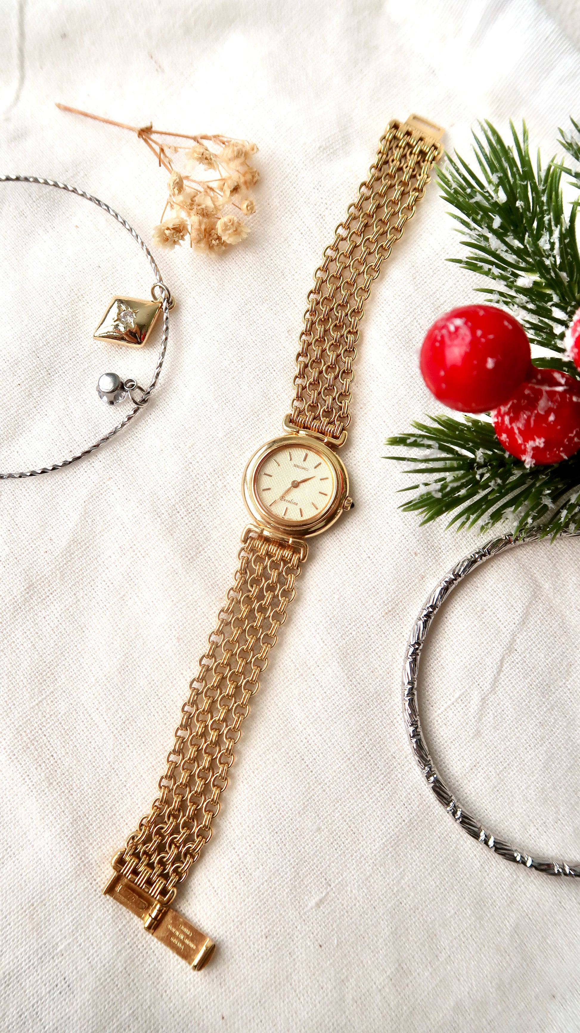 S. Exceline Round Gold Glitter Dial with Think Gold Chain Watch