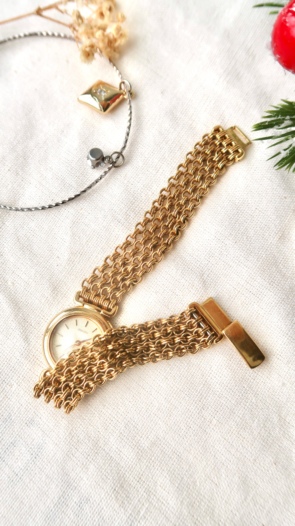 S. Exceline Round Gold Glitter Dial with Think Gold Chain Watch