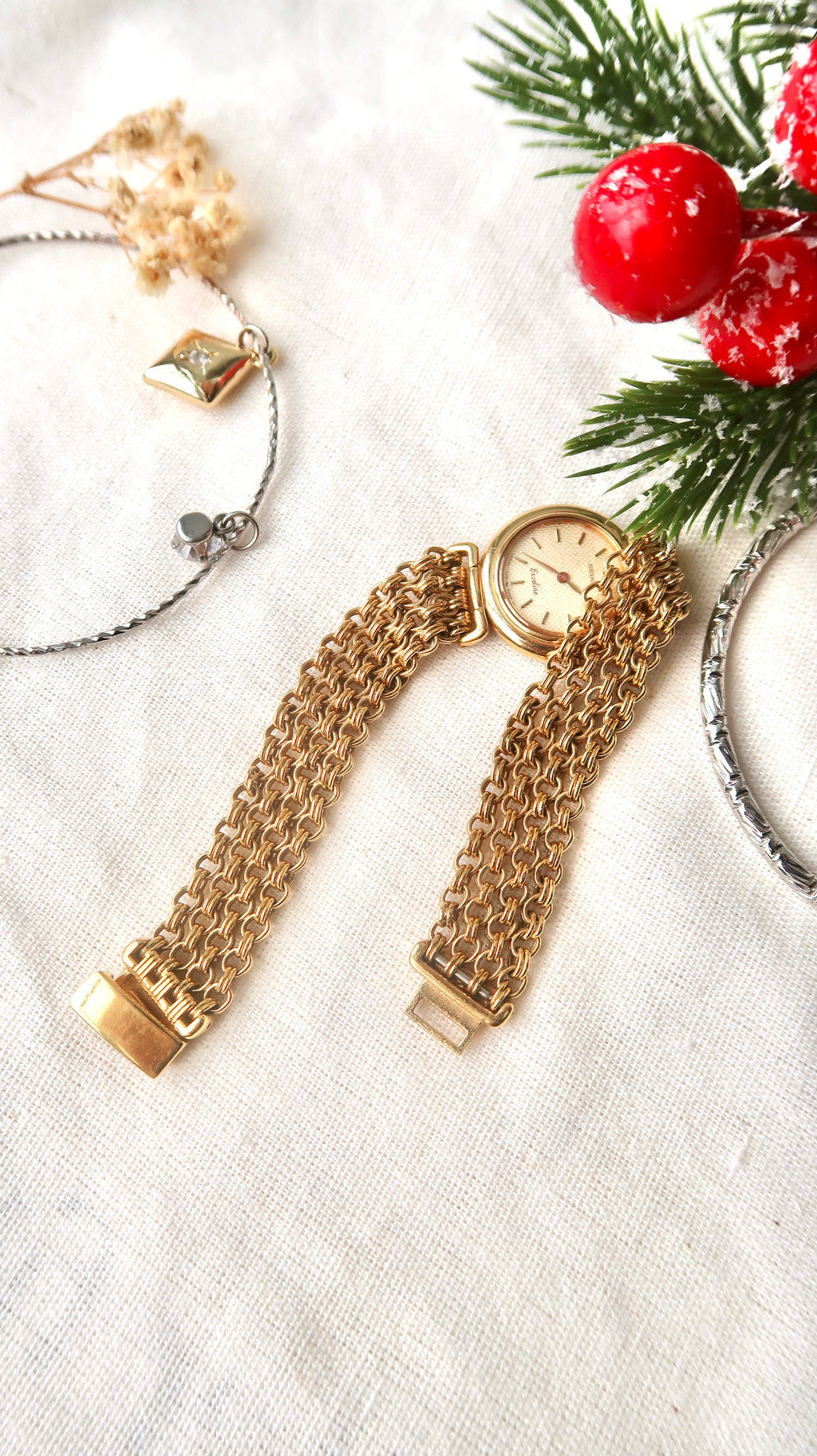 S. Exceline Round Gold Glitter Dial with Think Gold Chain Watch