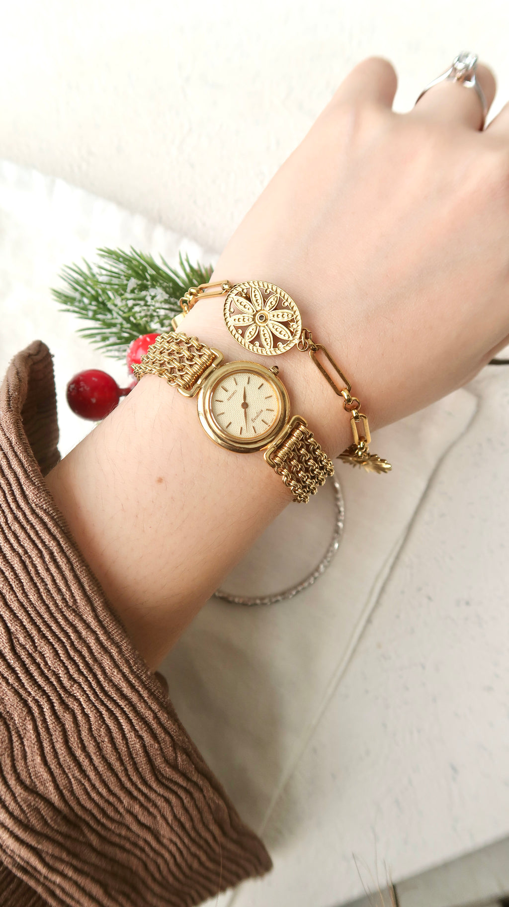 S. Exceline Round Gold Glitter Dial with Think Gold Chain Watch