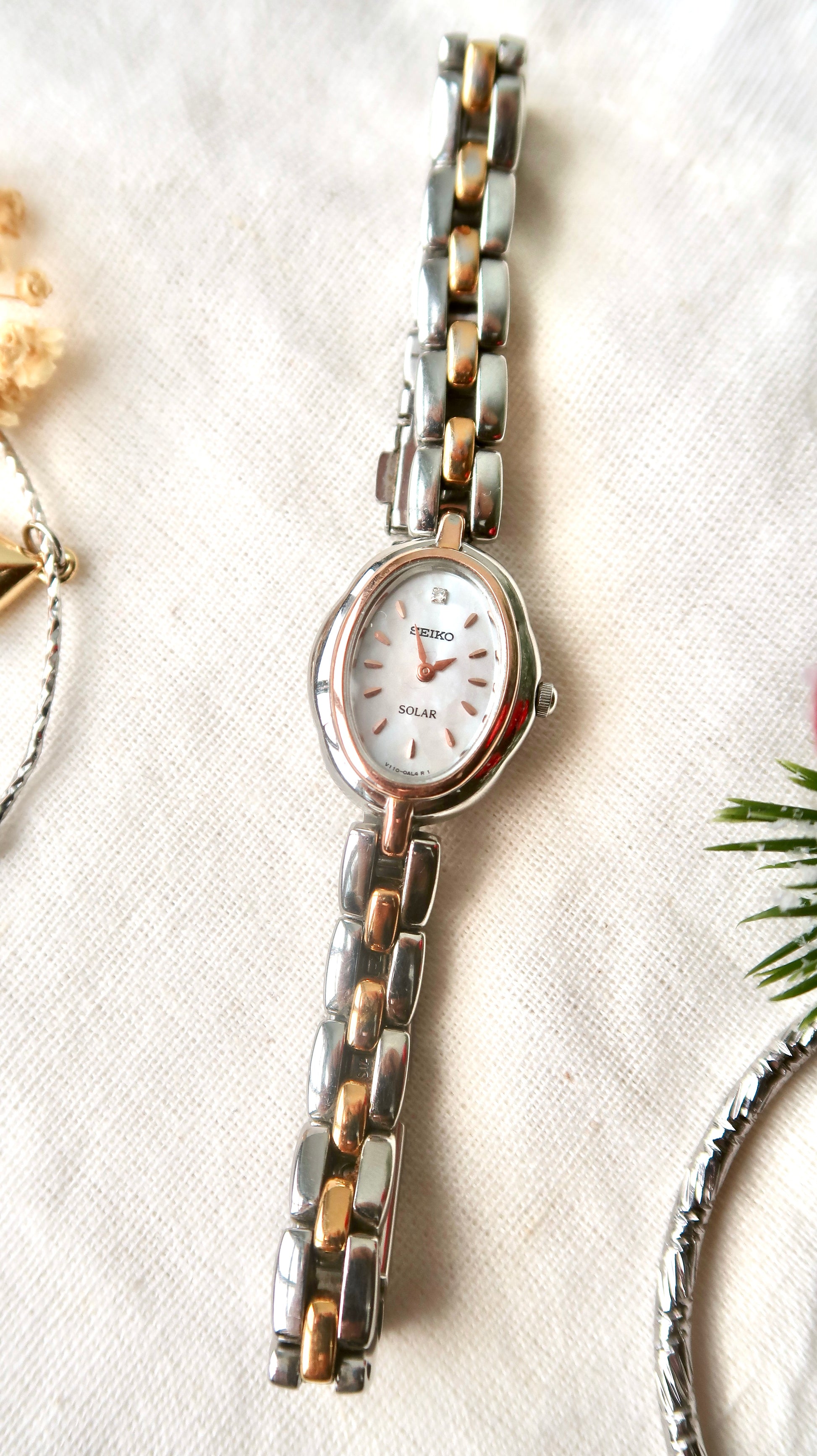 S. White Oval 1P Diamond Dial with Two Tone Chain Watch