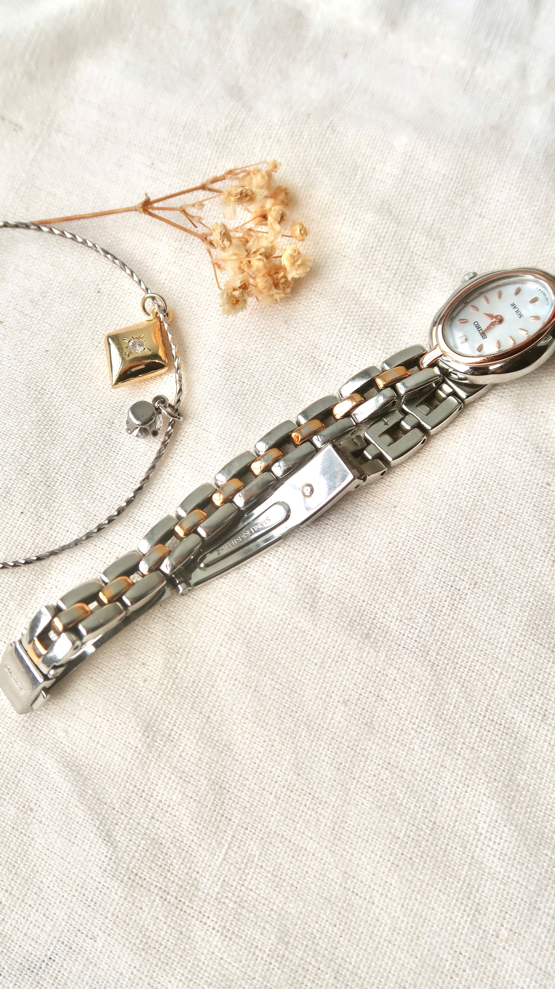 S. White Oval 1P Diamond Dial with Two Tone Chain Watch