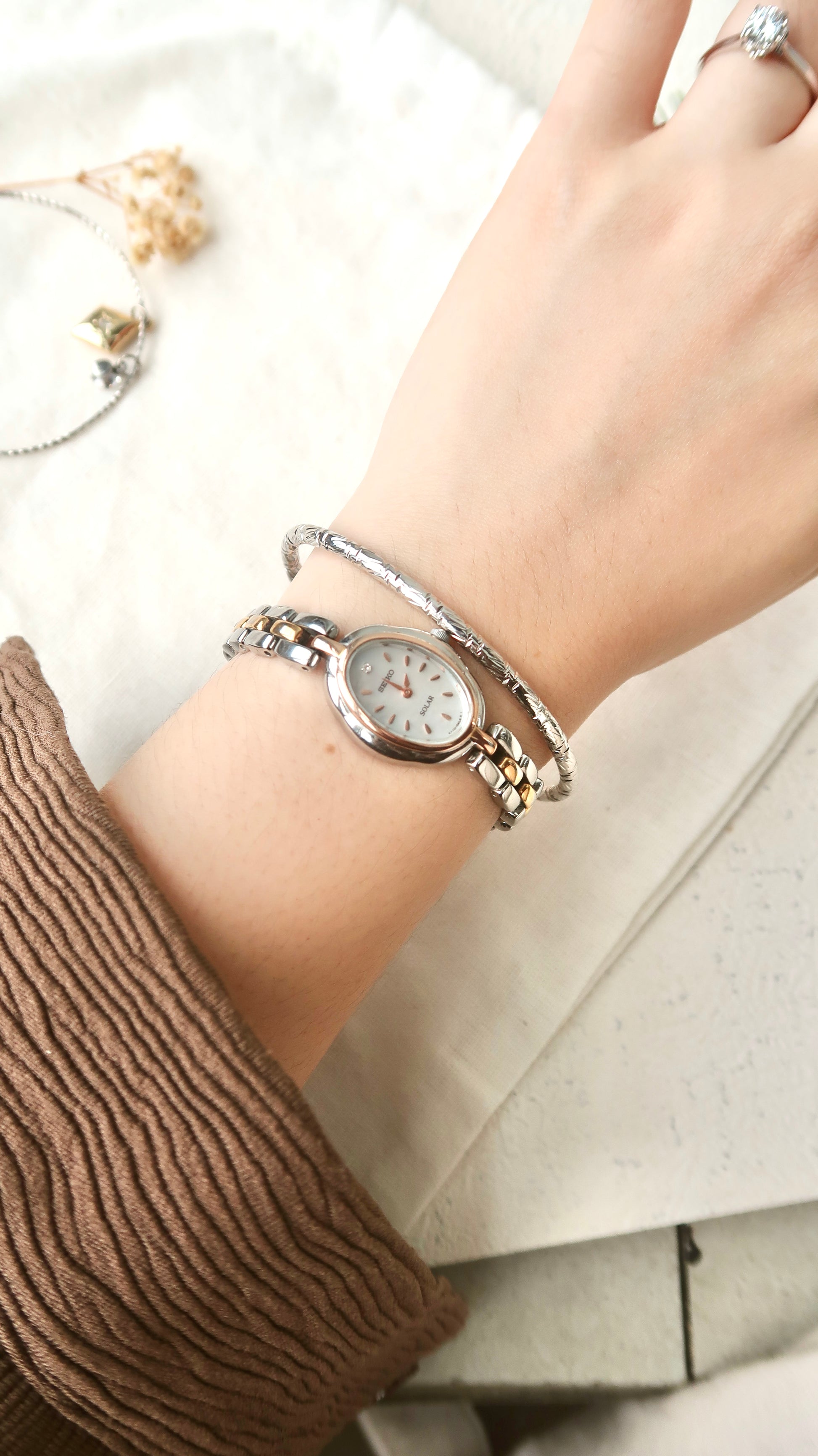 S. White Oval 1P Diamond Dial with Two Tone Chain Watch